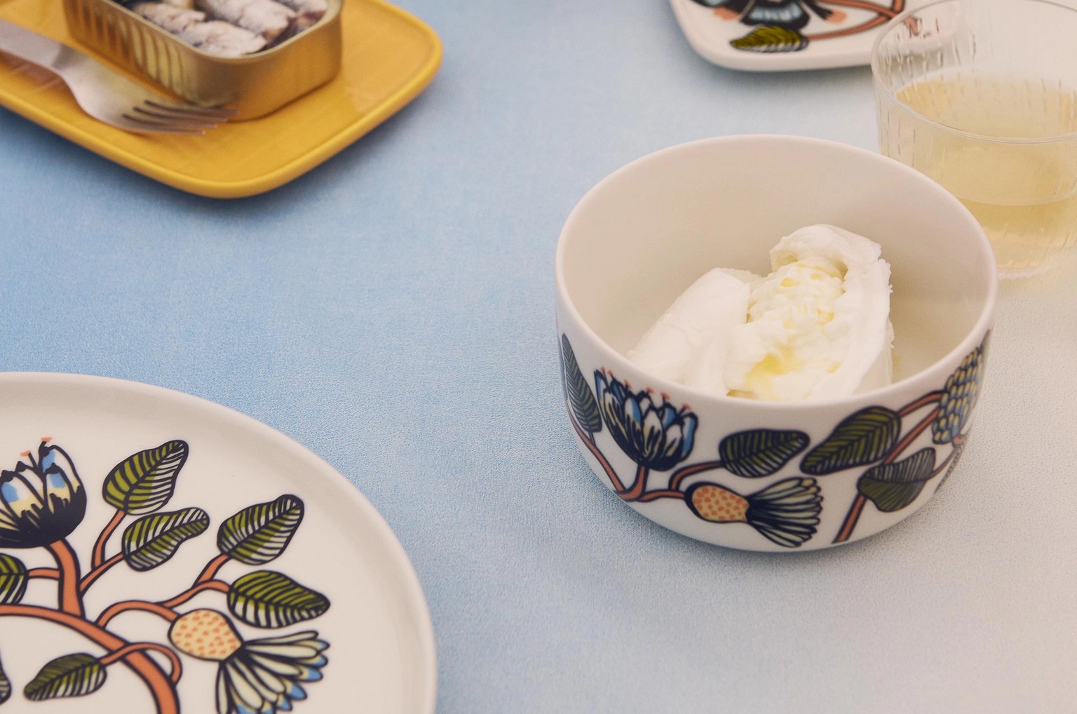 Tablesetting in Tiara pattern.
