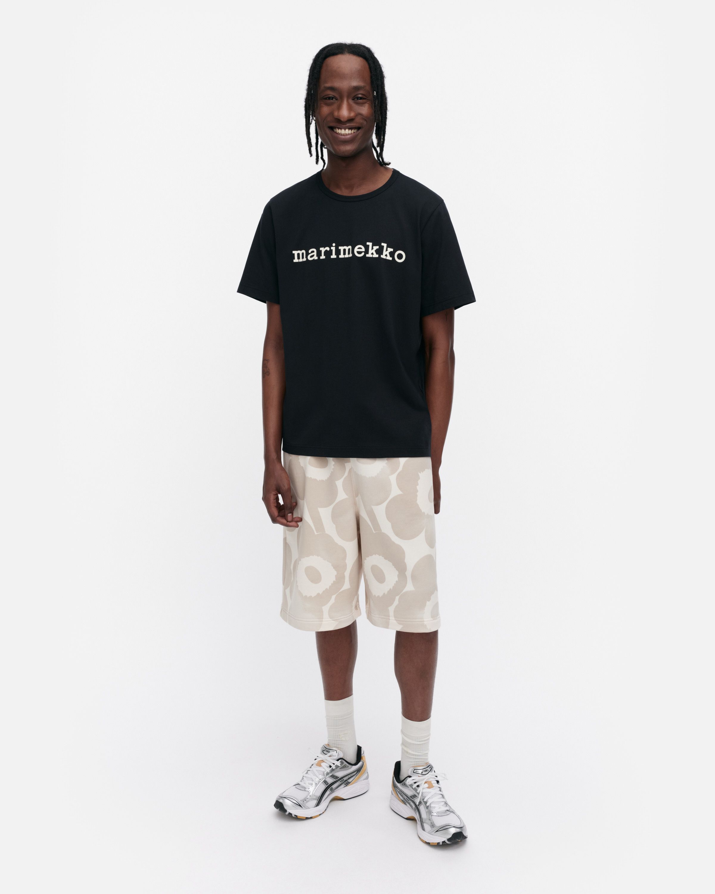 新品未使用 マリメッコ Vihne Logo Placement Tシャツ Vihne Logo Placement Kioski t-shirt | Marimekko