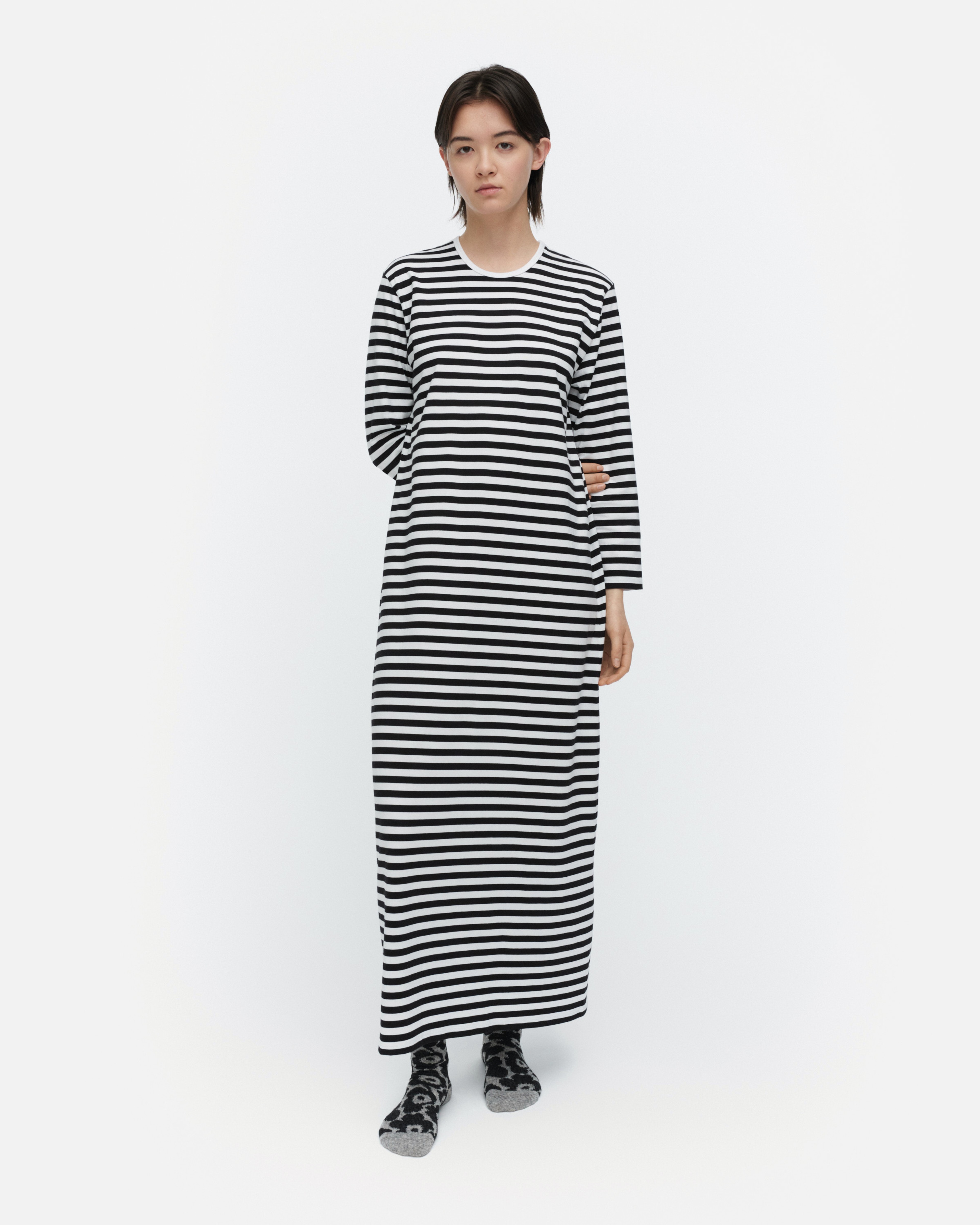 Katju Tasaraita, Nightgown, white, black,