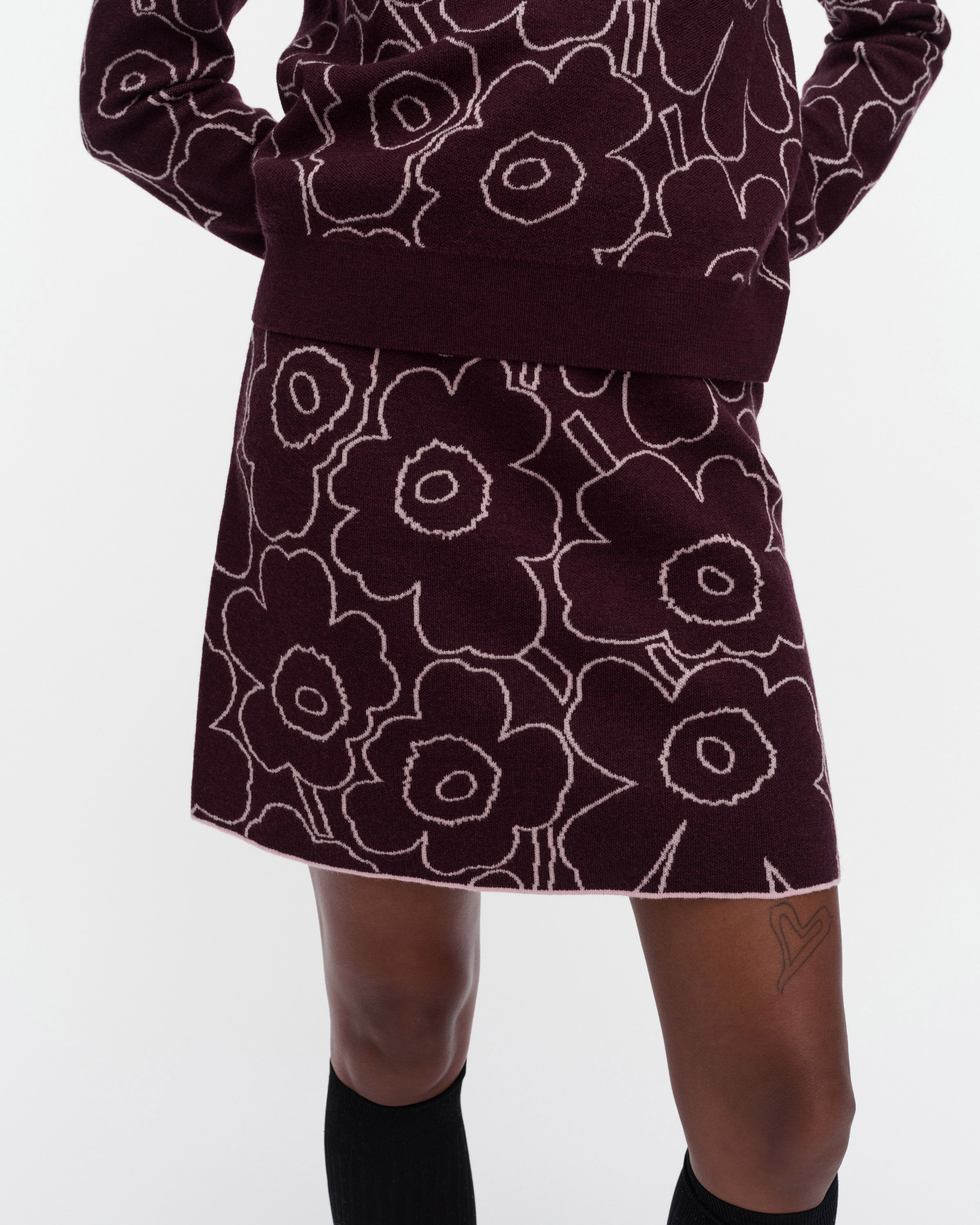 RWS Toistuva Piirto Unikko, Knitted skirt, wine red, light pink,
