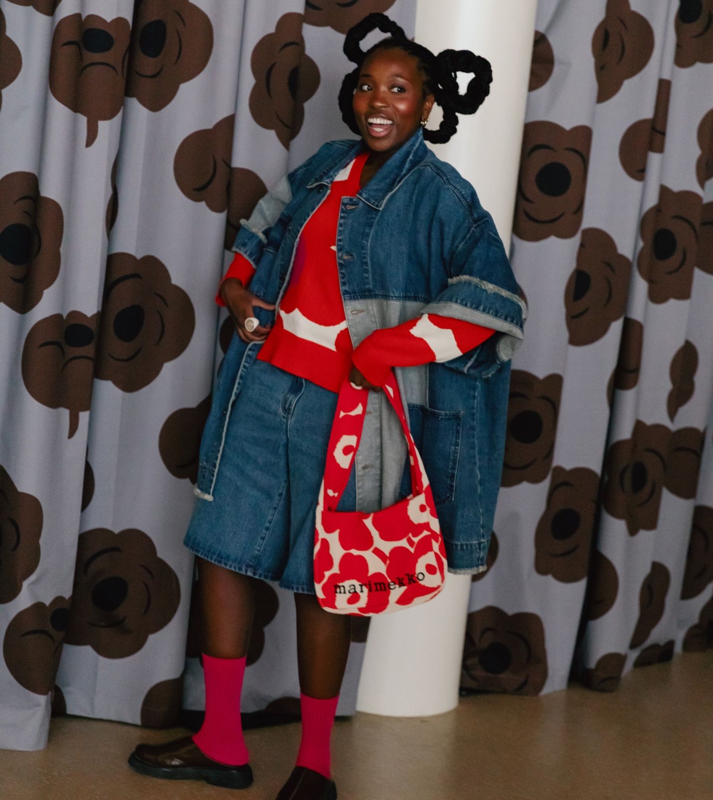 Happy Raquel Costa Gomes dressed in a red and white Marimekko knit and a matching Marimekko bag