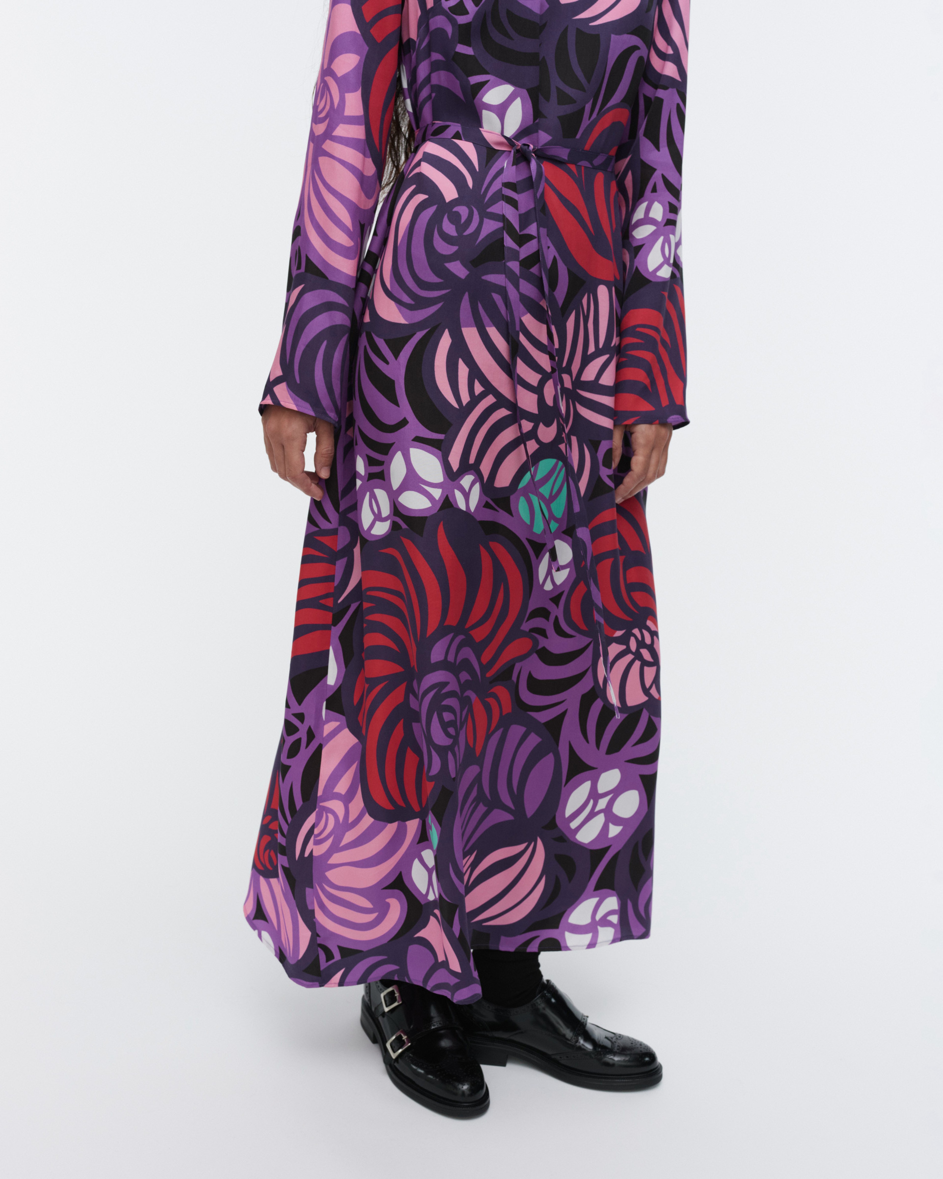 Aikakausi Torstai, Dress, violet, red, pink, black,