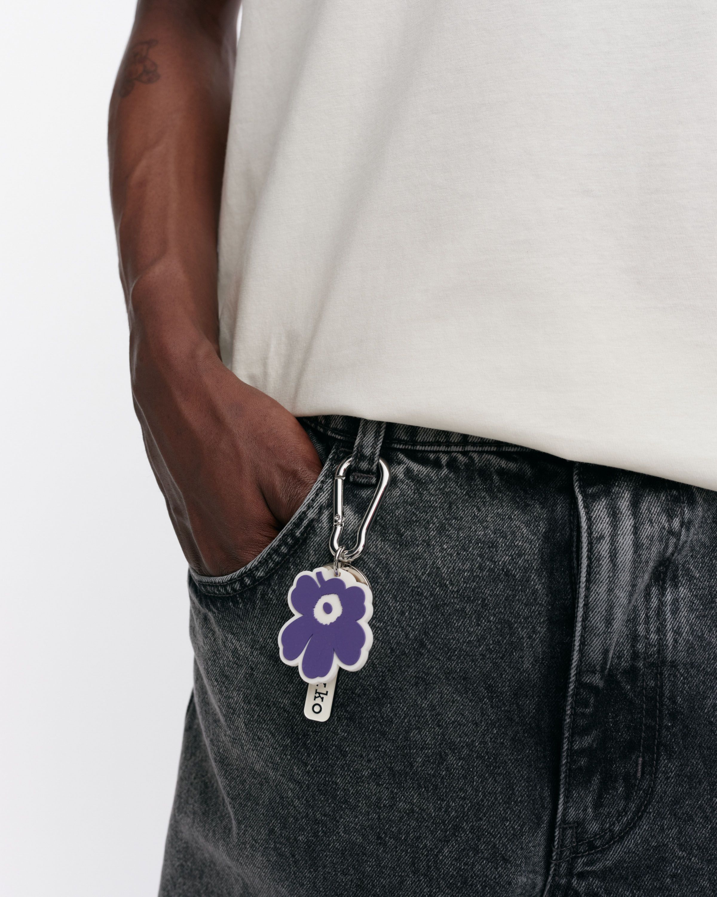 Aallokas Unikko Kioski key holder purple, off white | Marimekko