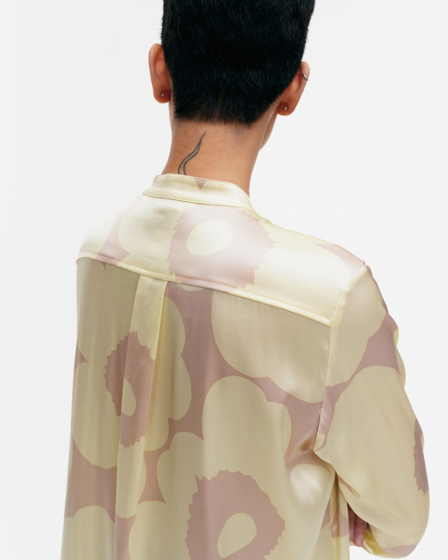 Tiina Unikko, Silk tunic, light yellow, beige,