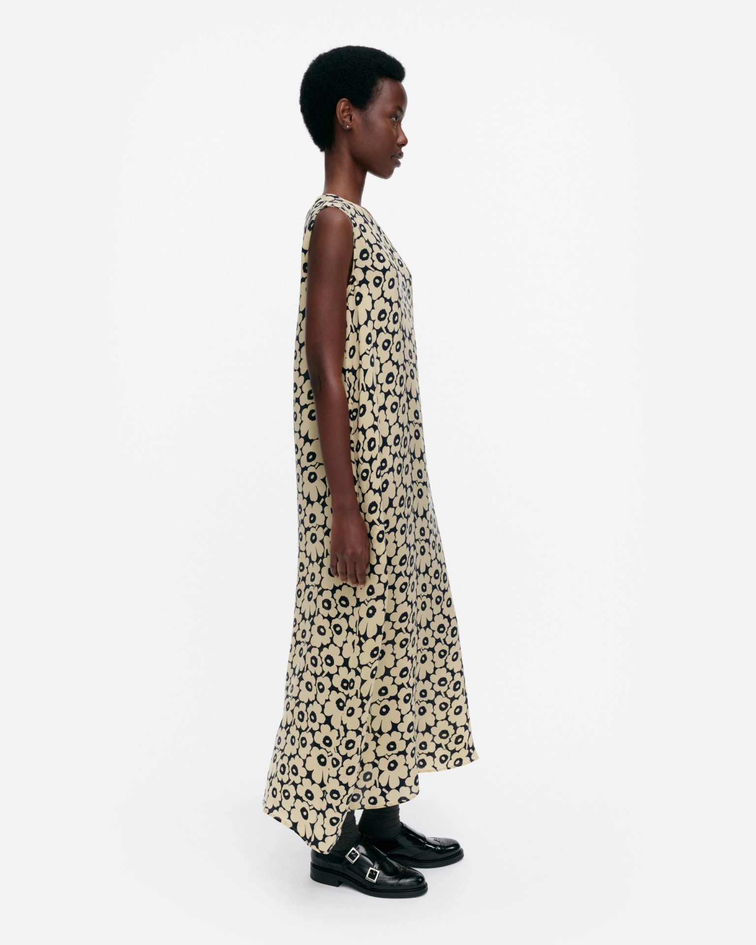 Migot Unikko, Robe, beige clair, bleu marine,
