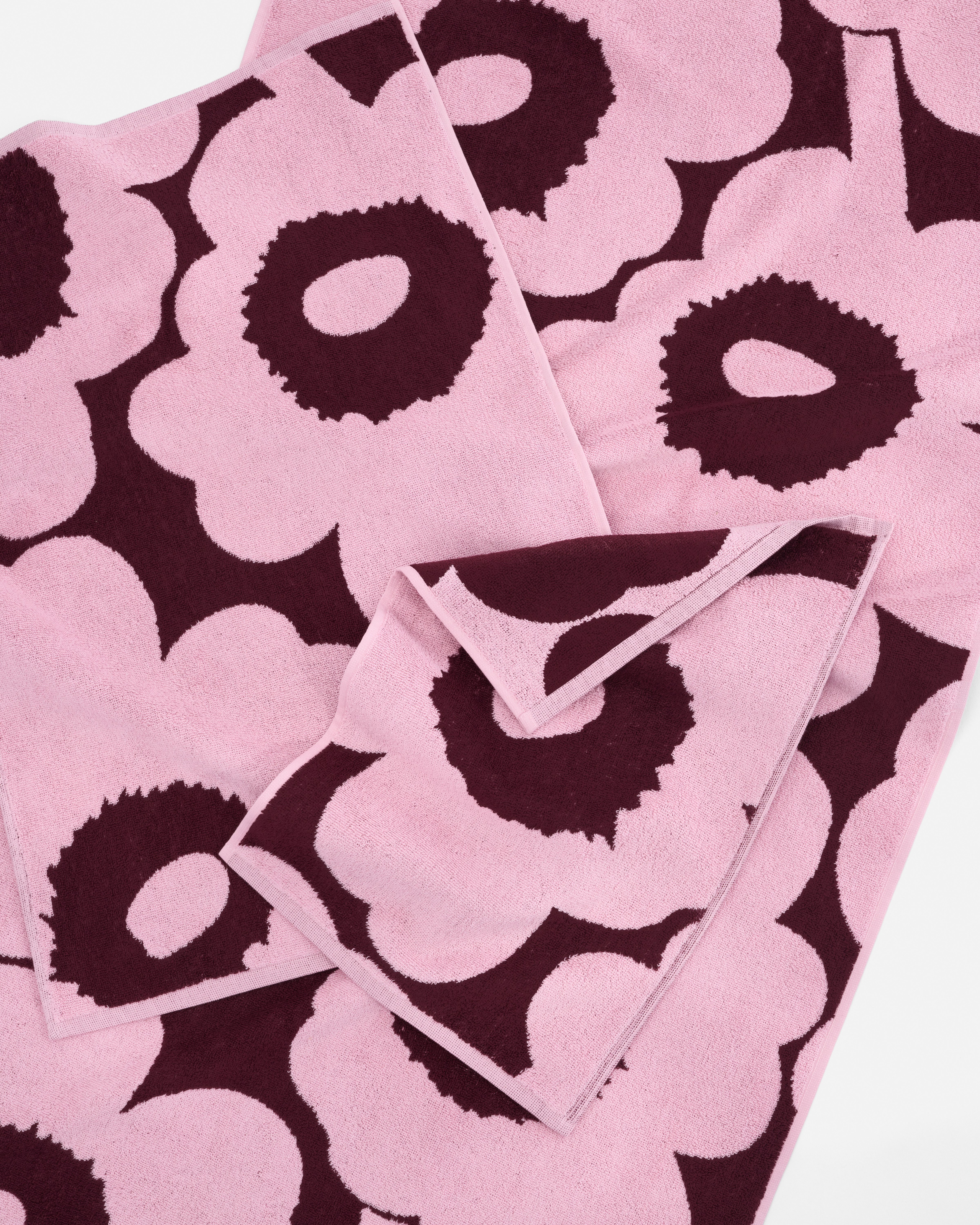 Unikko Bath towel plum, pink | Marimekko