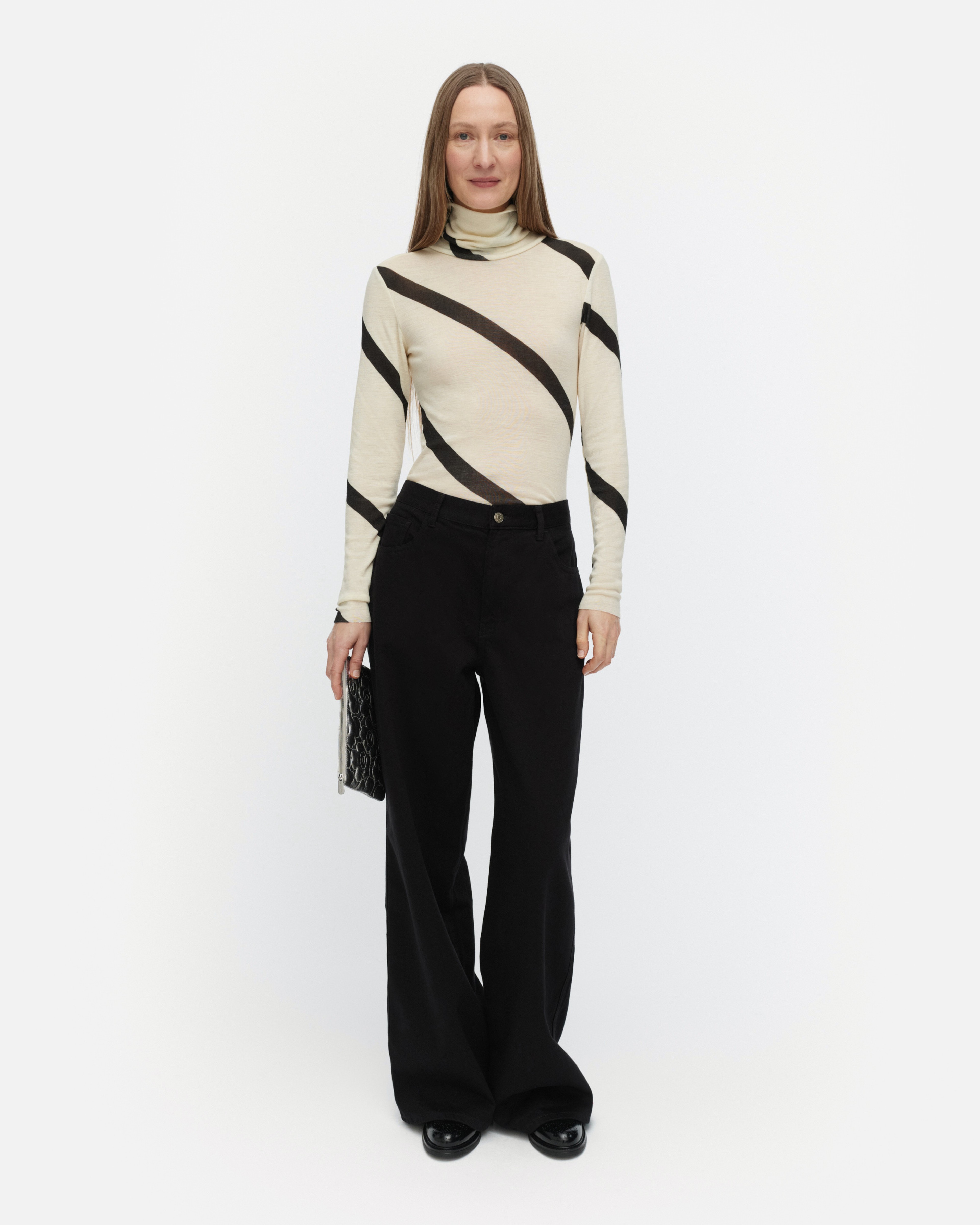 Vilina Basso, Wool turtleneck shirt, off white, black,