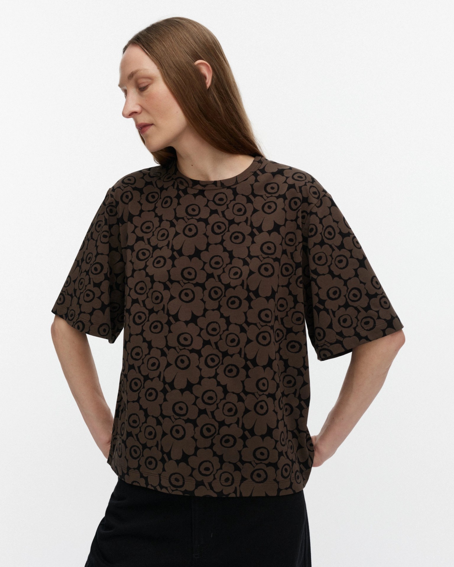 Juulia Unikko, T-shirt, brown, black,