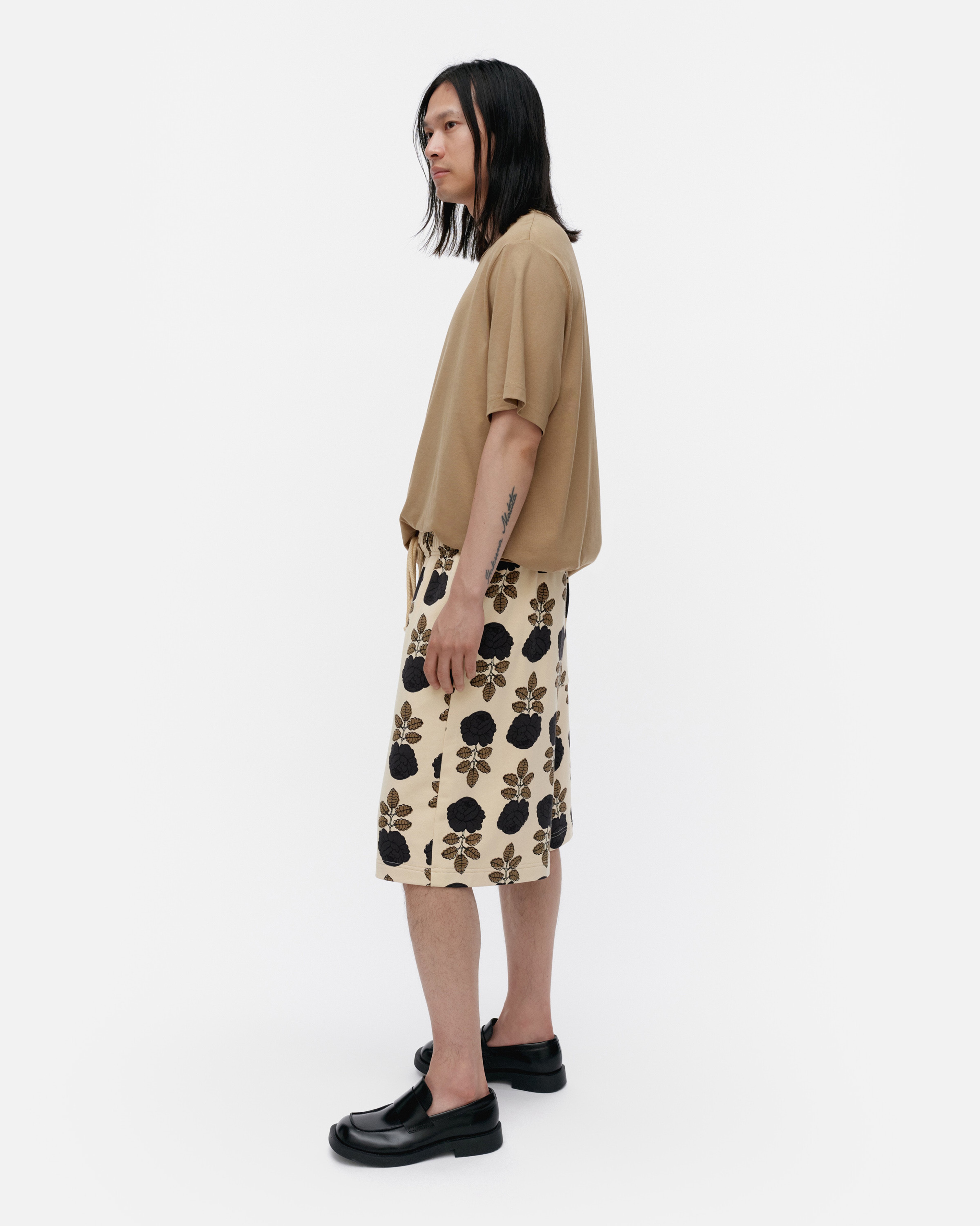 Sarana Vihkiruusu, Kioski shorts, off white, brown, dark grey,