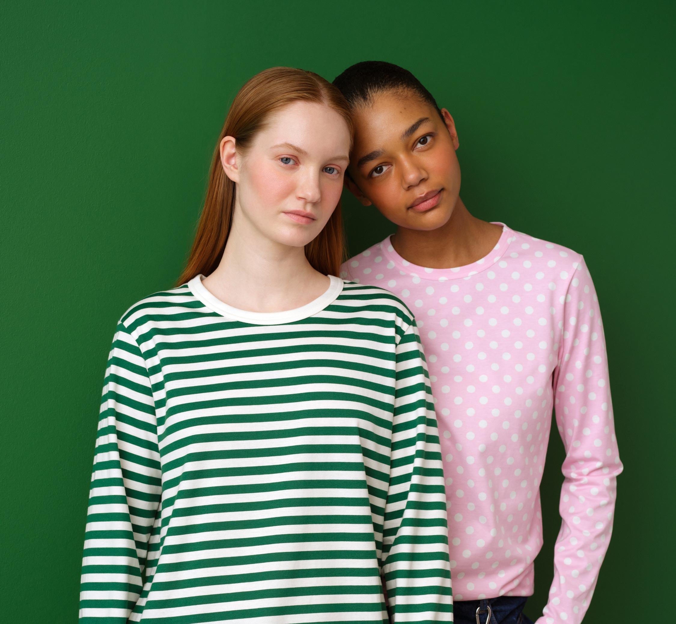 Mallien päällä on pitkähihaiset paidat Tasaraita- ja Pallo-kuoseilla.