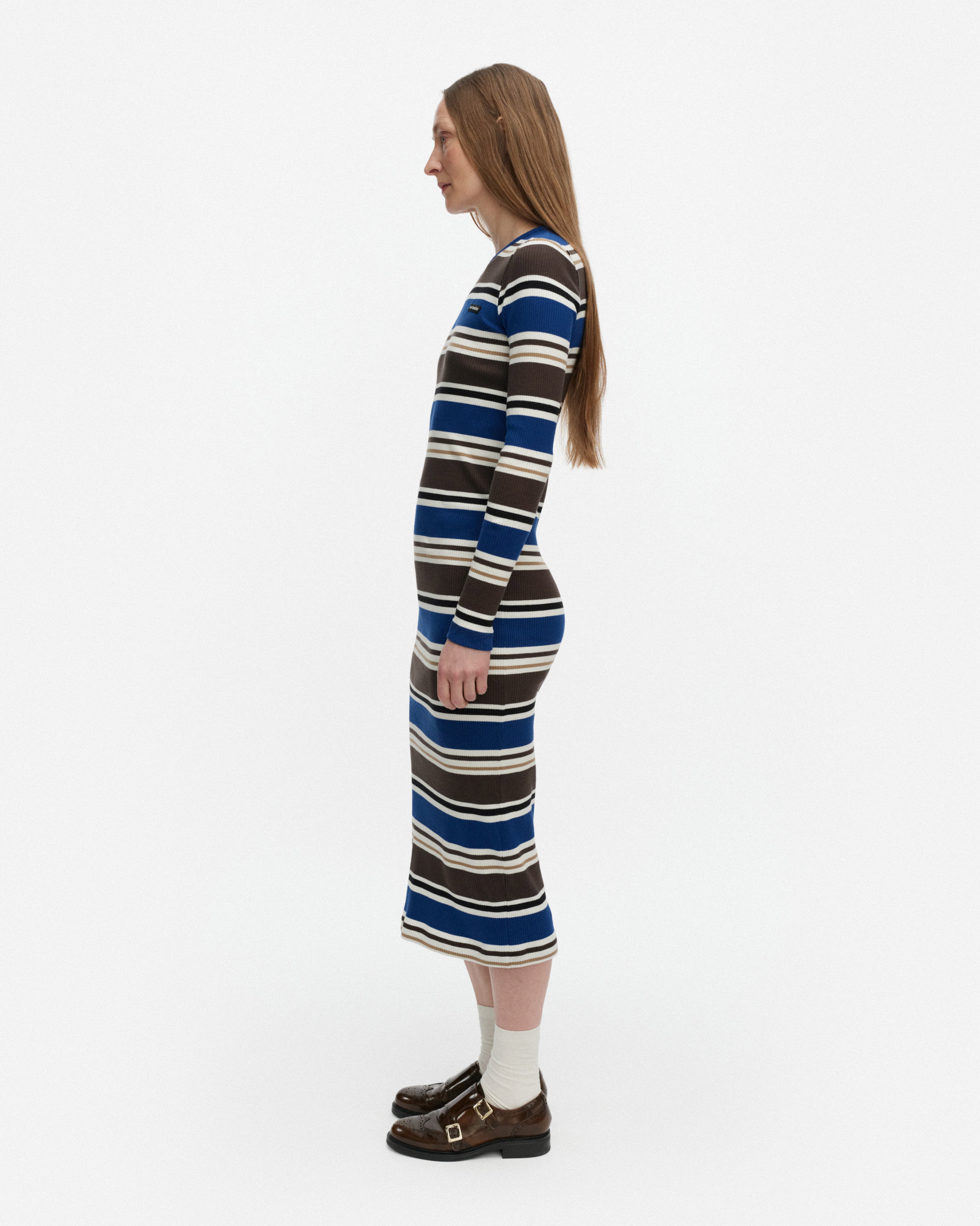 Hytinä Helvi, Robe, bleu, marron, noir, blanc,