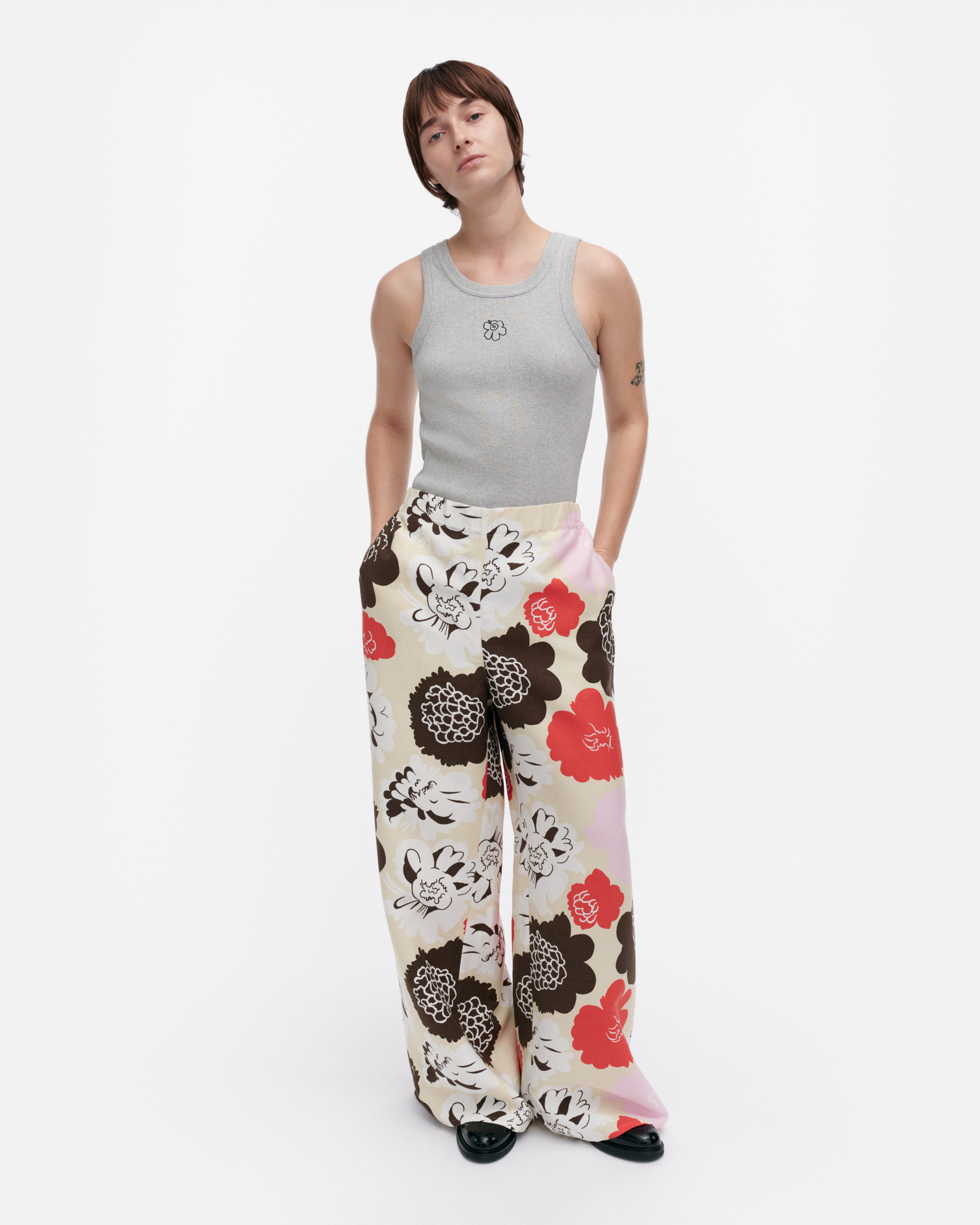 Muotti Pioni, Trousers, beige, red, light pink, brown,