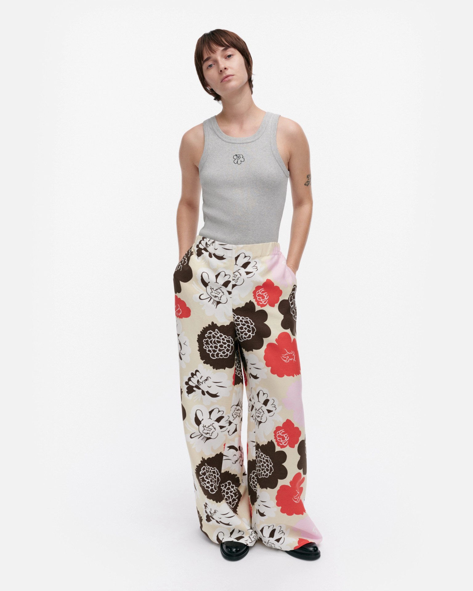 Muotti Pioni, Trousers, beige, red, light pink, brown,