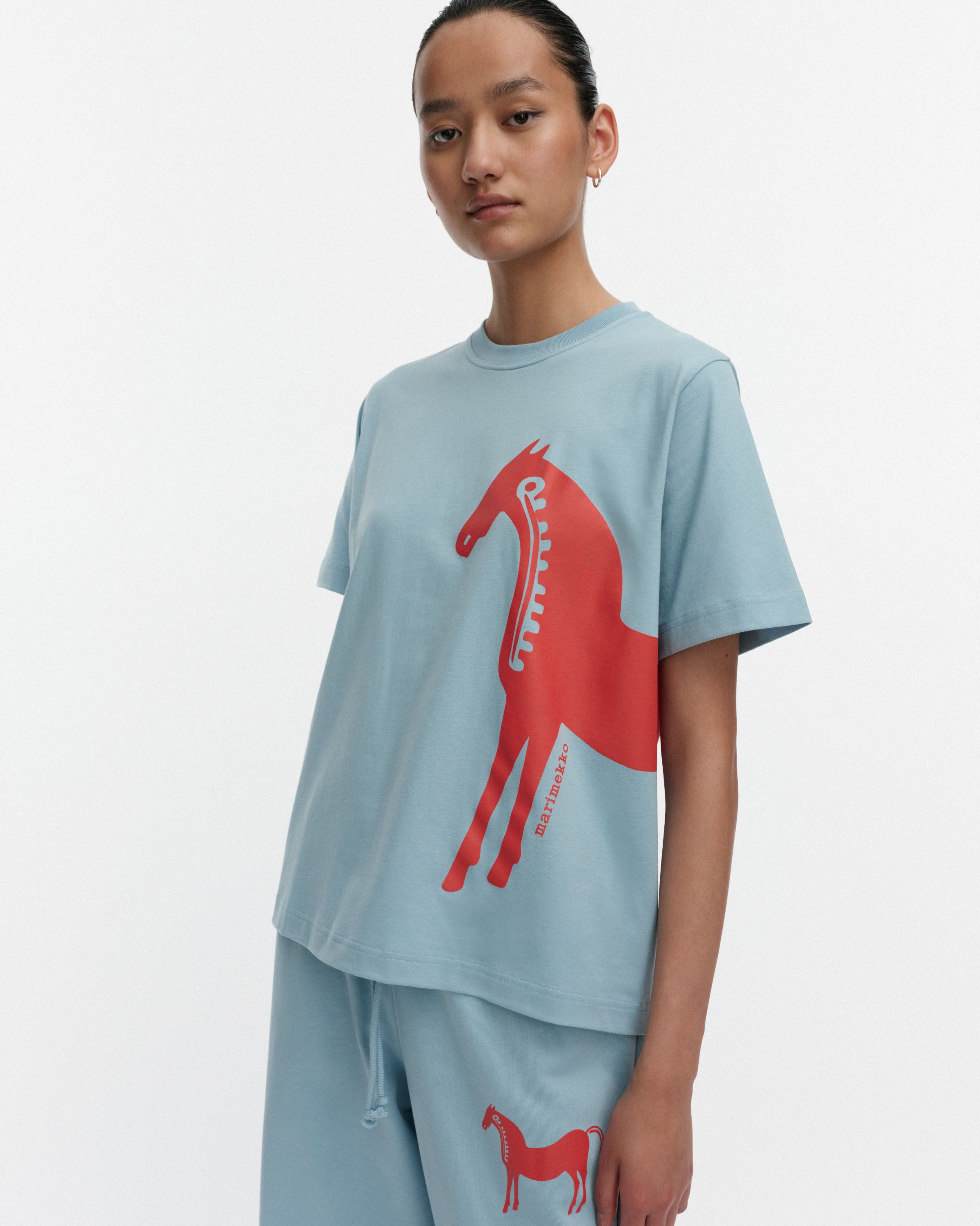 Else Musta Tamma Placement Kioski t-shirt | Marimekko