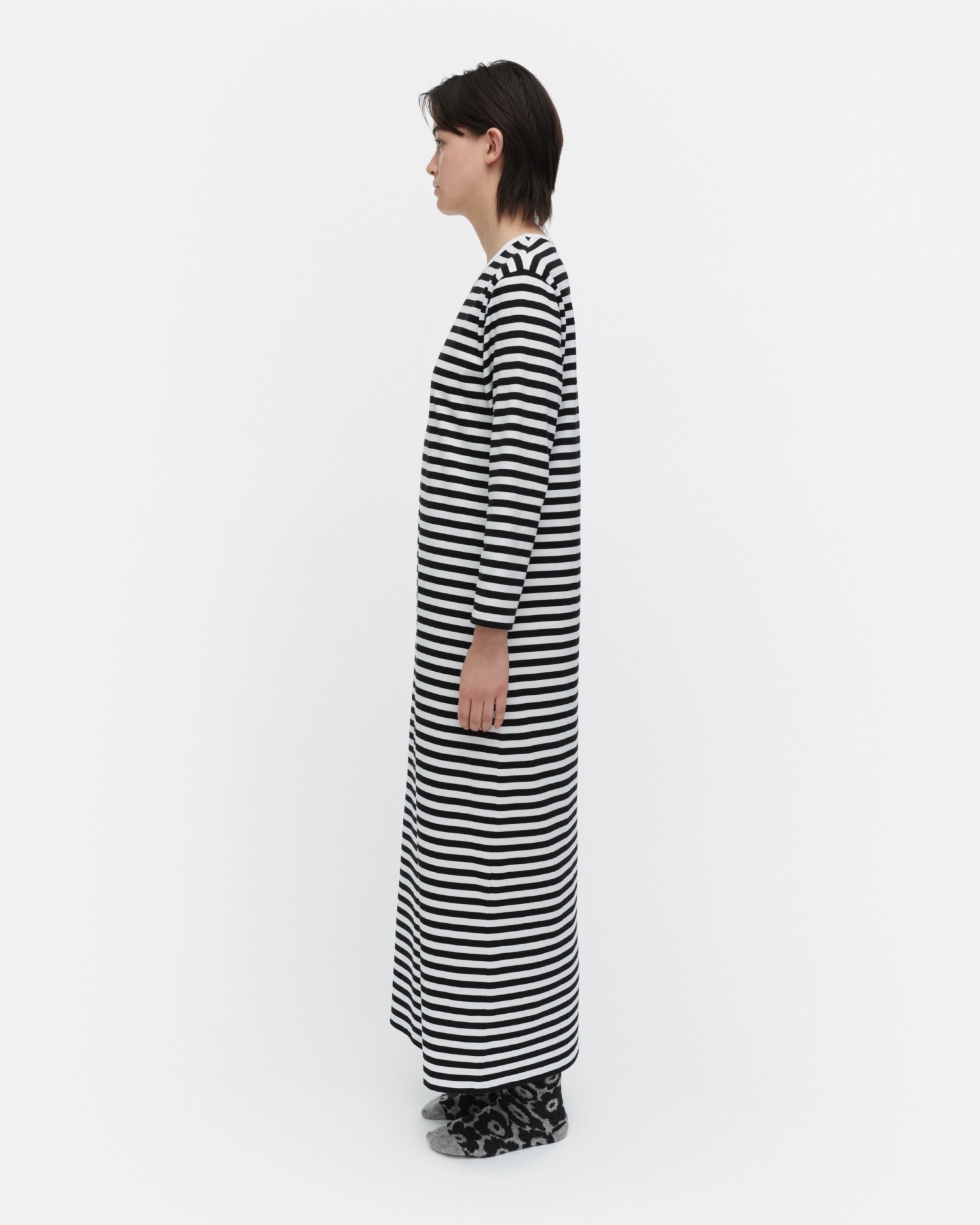 Katju Tasaraita, Nightgown, white, black,