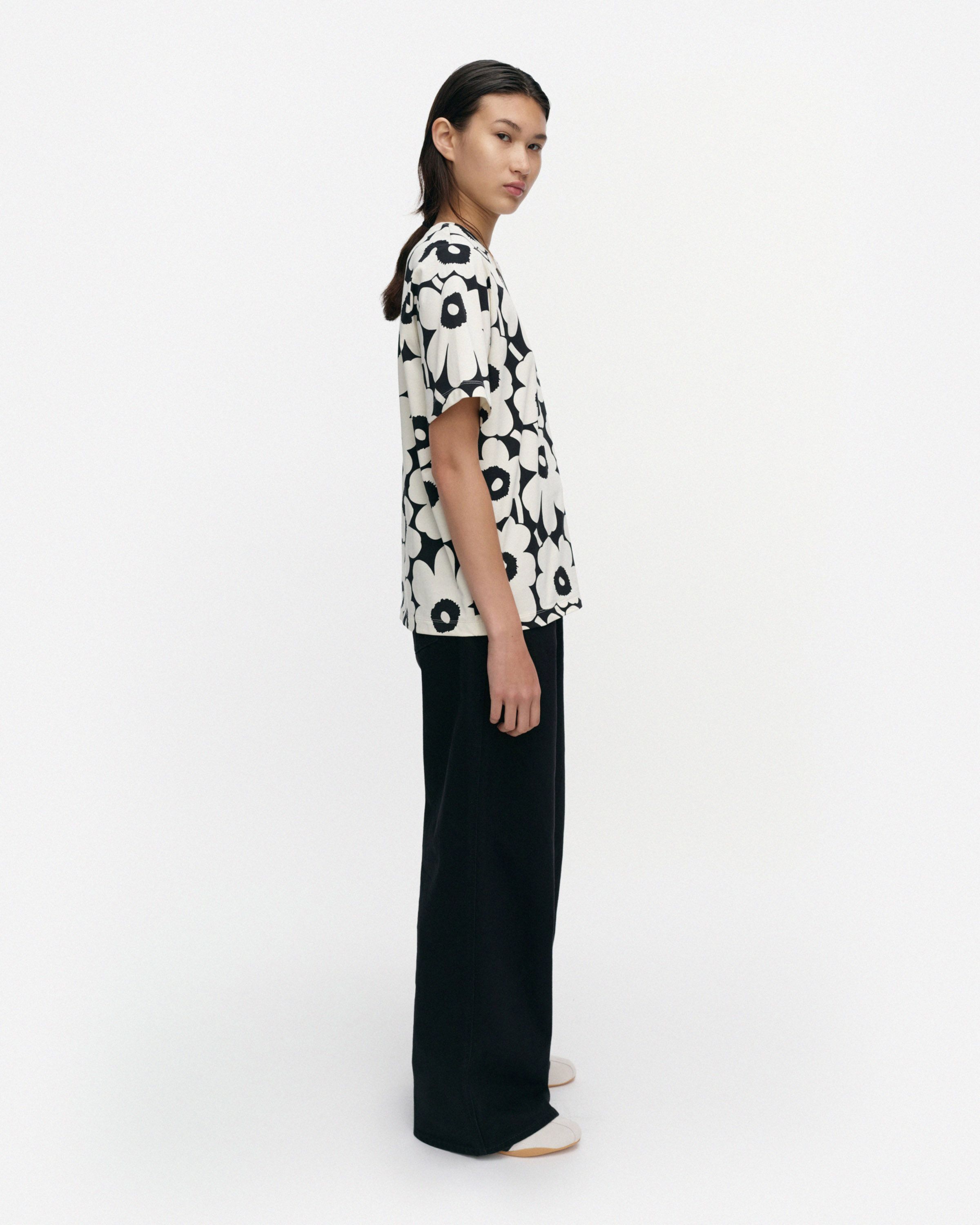 Tunnit Unikko T-shirt black, off white | Marimekko