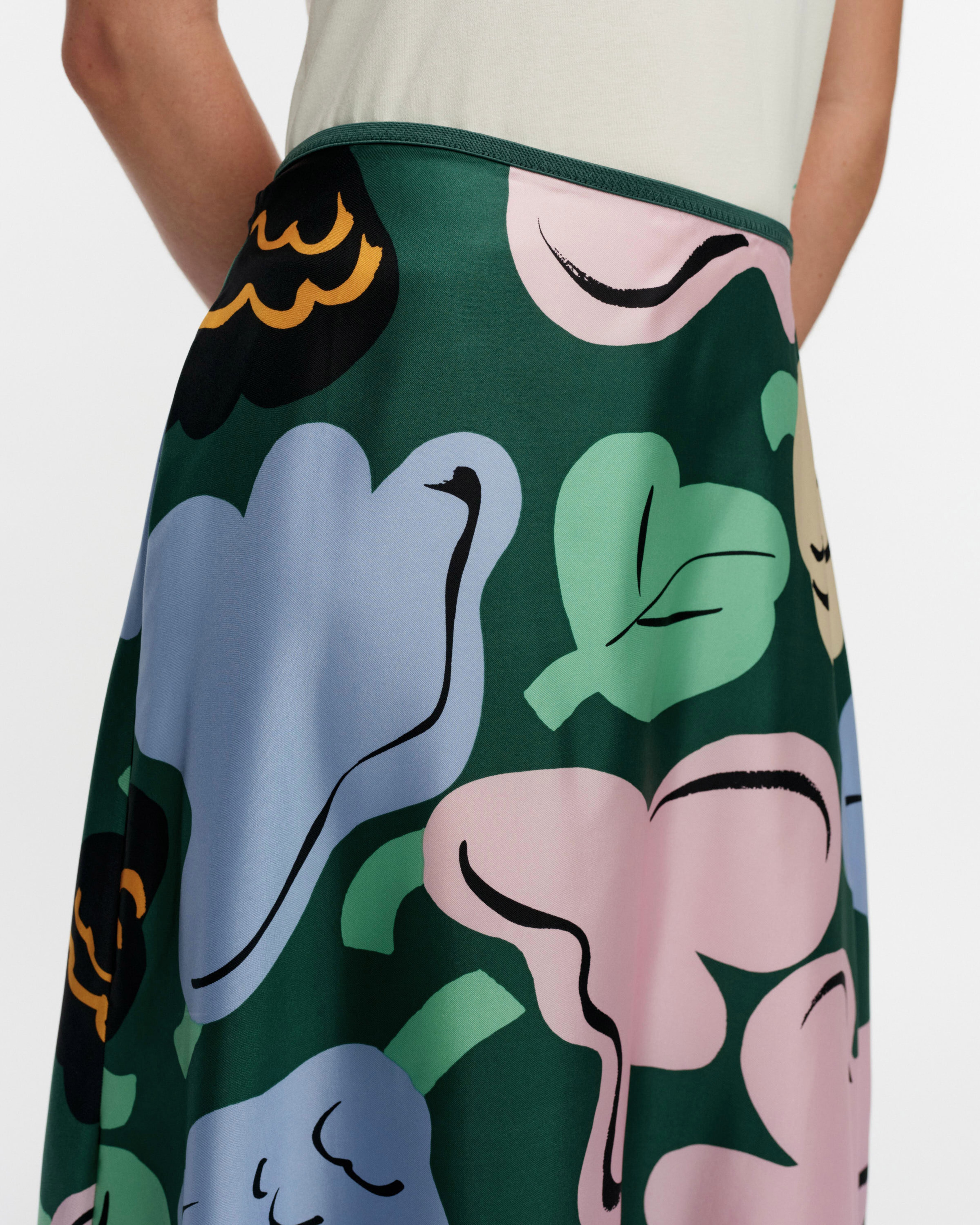 Koostumus Kukasta Kukkaan, Silk skirt, green, green, pink,