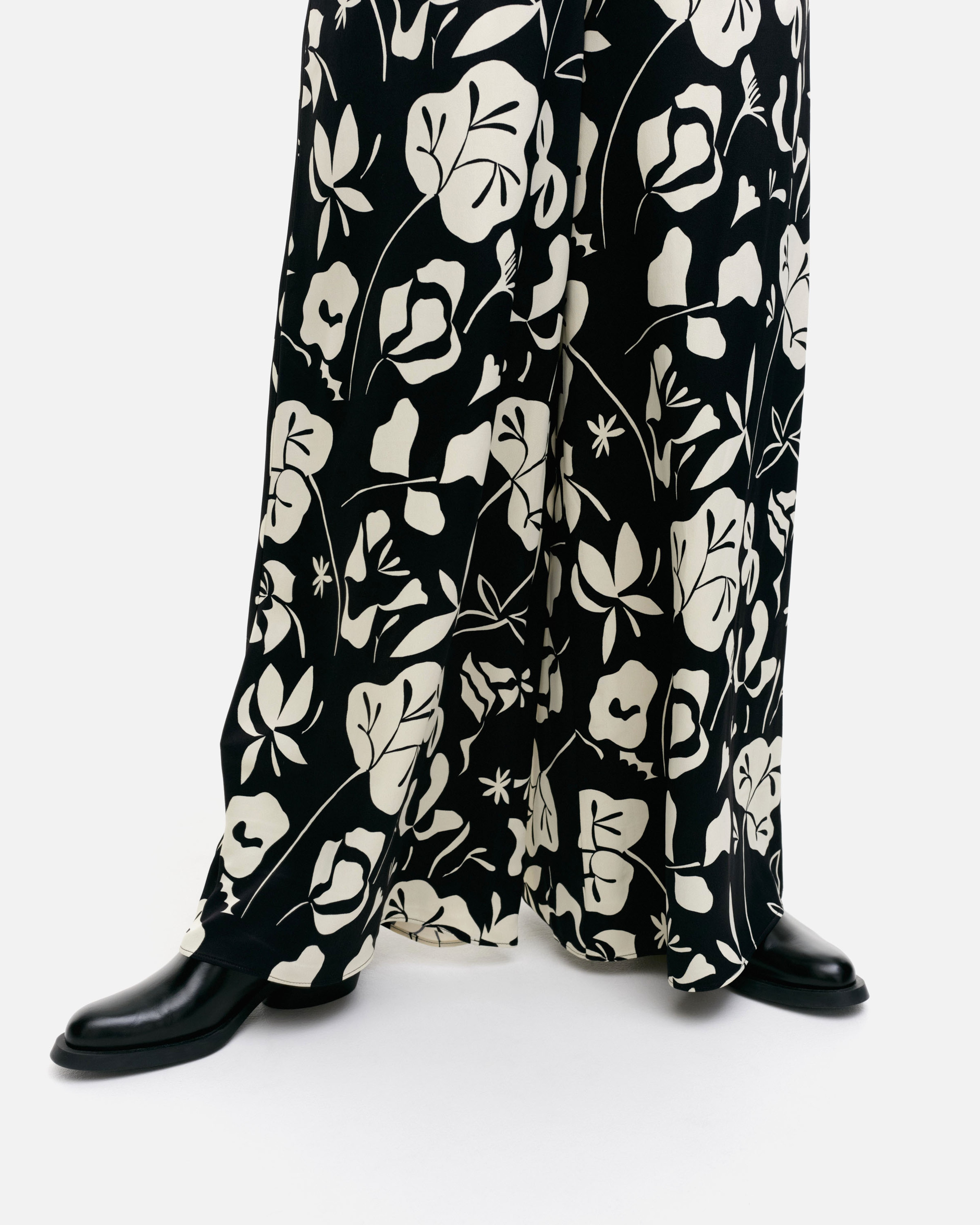Eranto Nokturno, Satin trousers, black, off white,