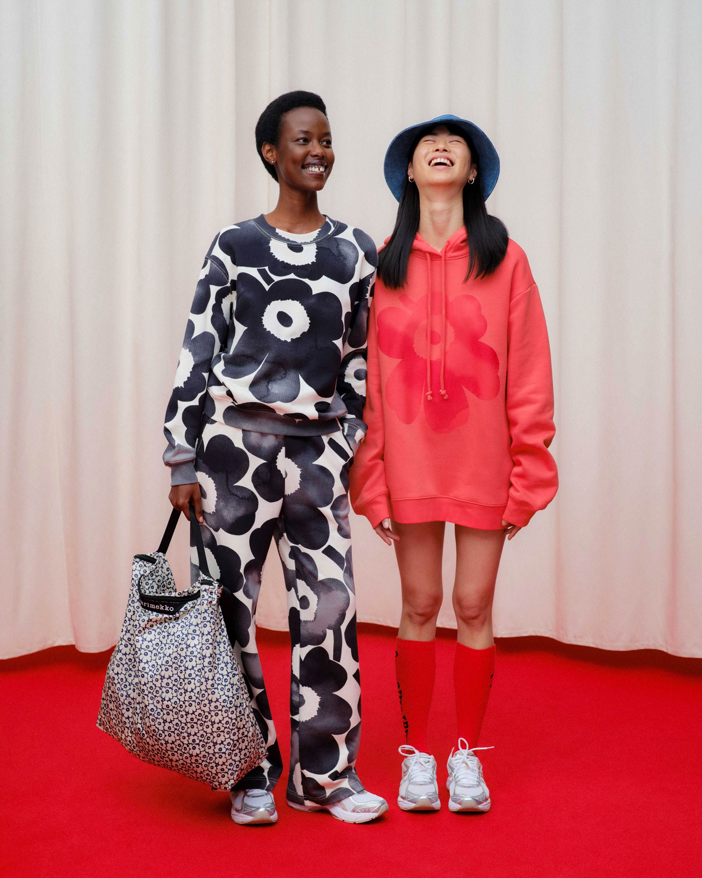 Mallien päällä: Collegesetti Unikko-kuviossa sekä punainen Runoja-huppari.