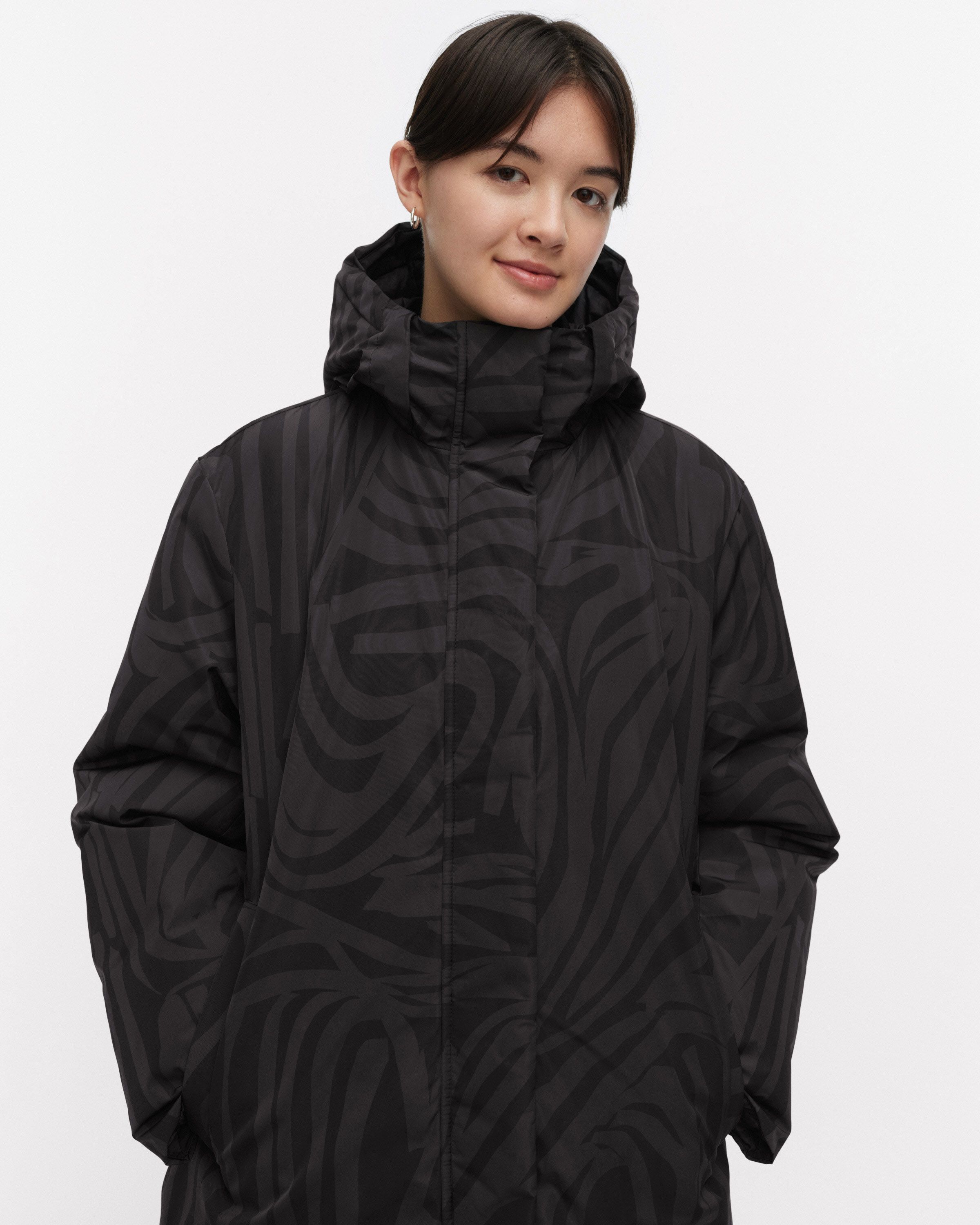 Taiottu Jokuraita Down coat black, dark grey | Marimekko