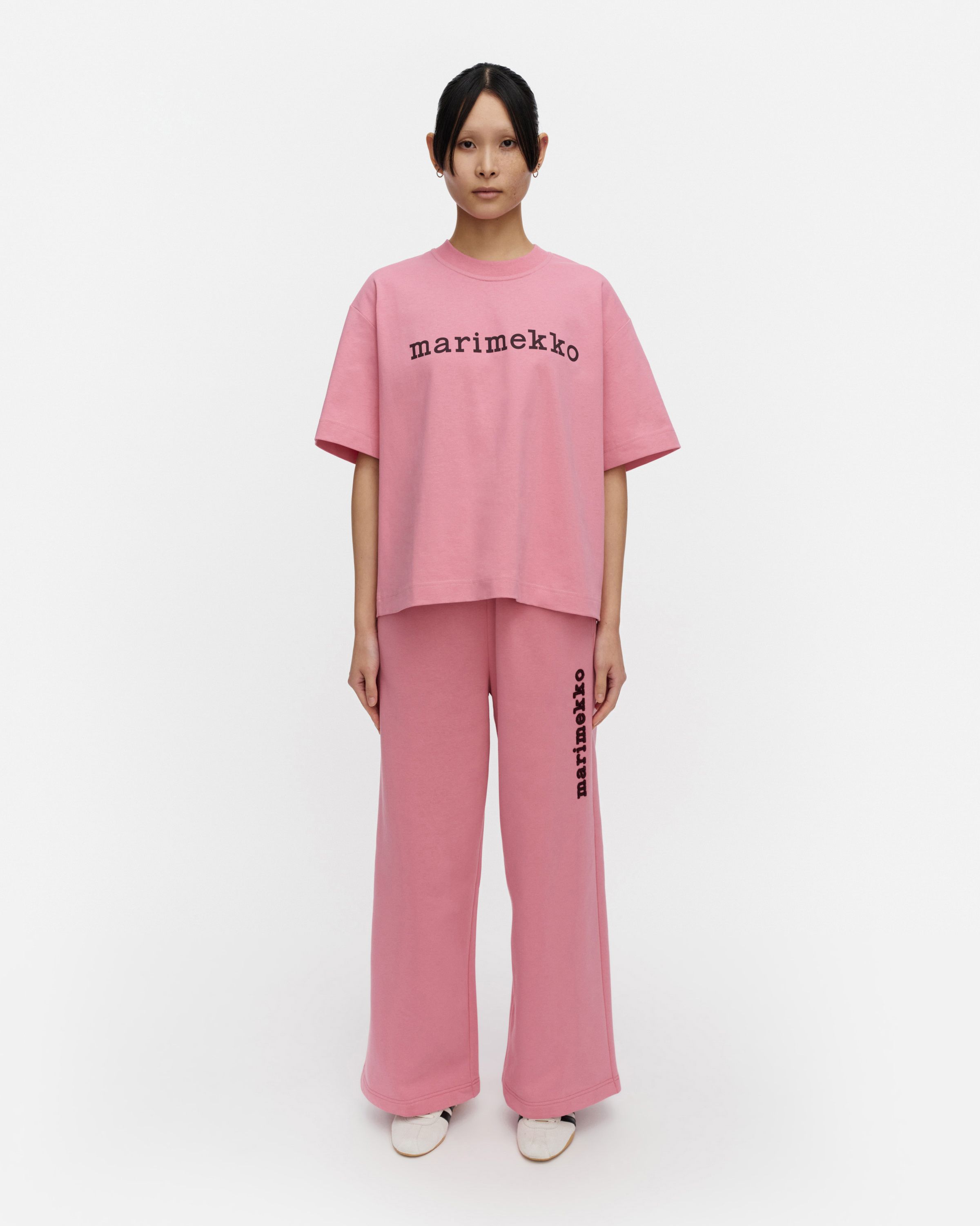 Niksaus Logo Placement Kioski t-shirt rose, wine red | Marimekko