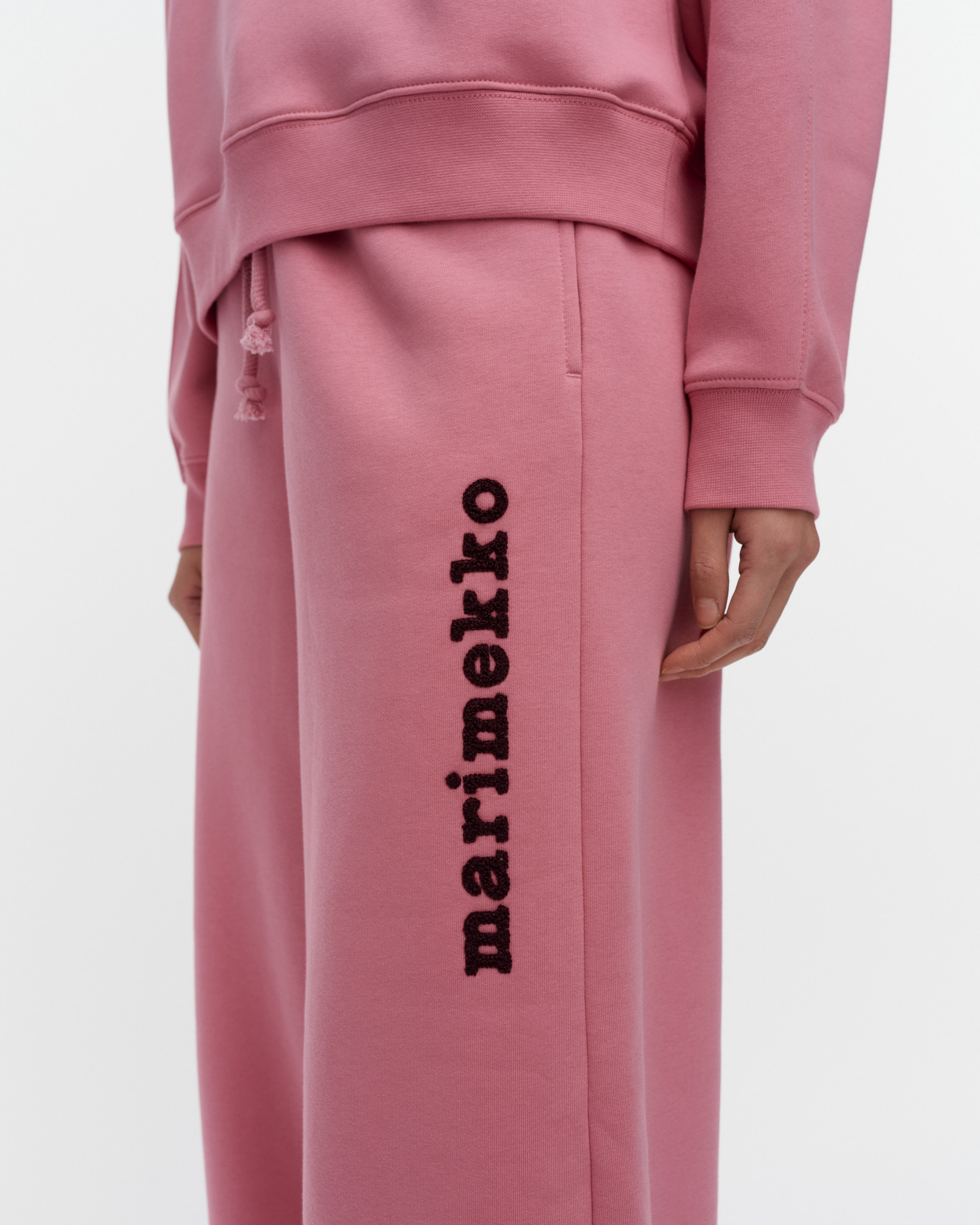 Kikapo Logo Placement Kioski sweatpants