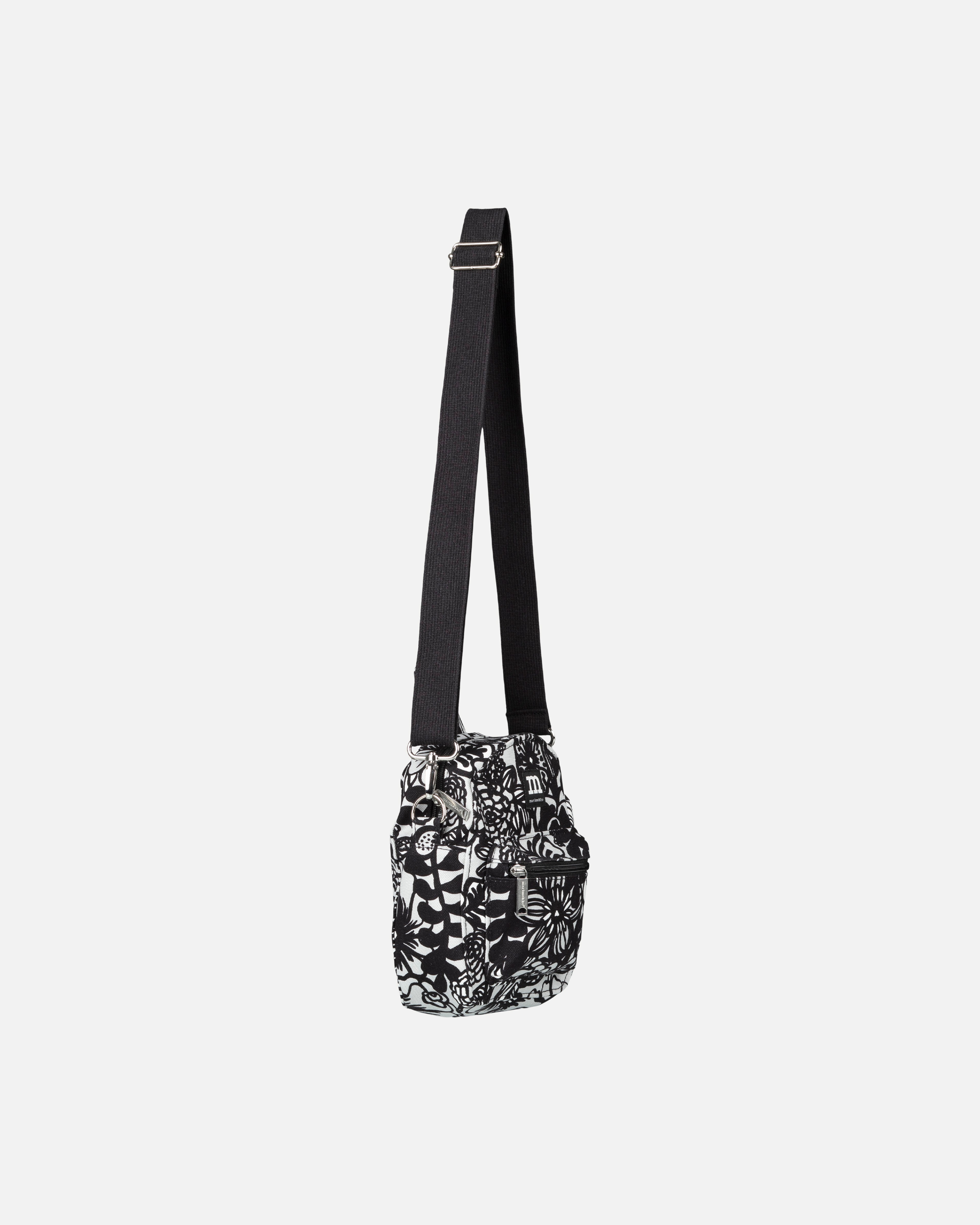 Kaste Auringon alla, Bag, white, black,