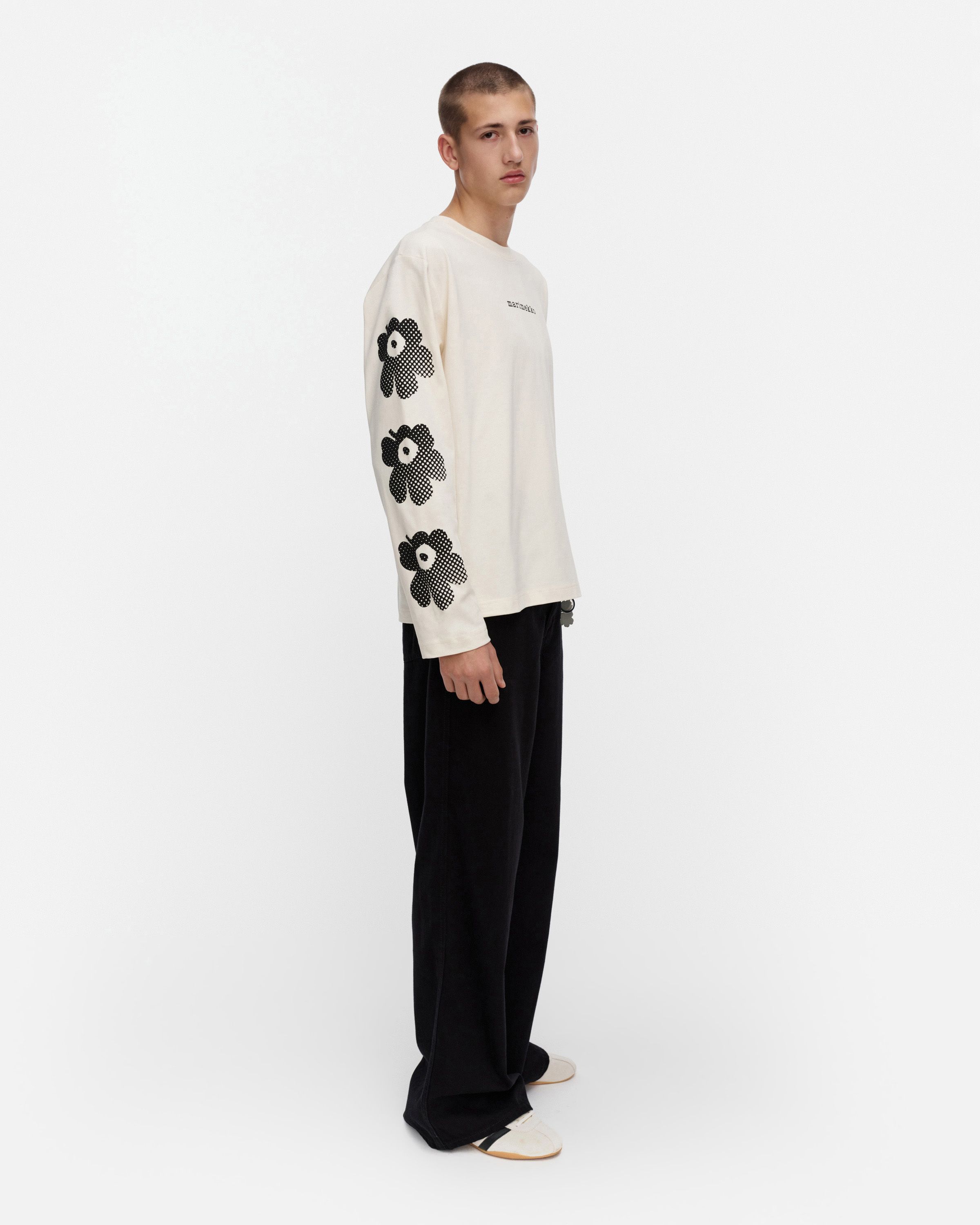 Sekvenssi Unikko Placement Kioski jersey shirt off white, black