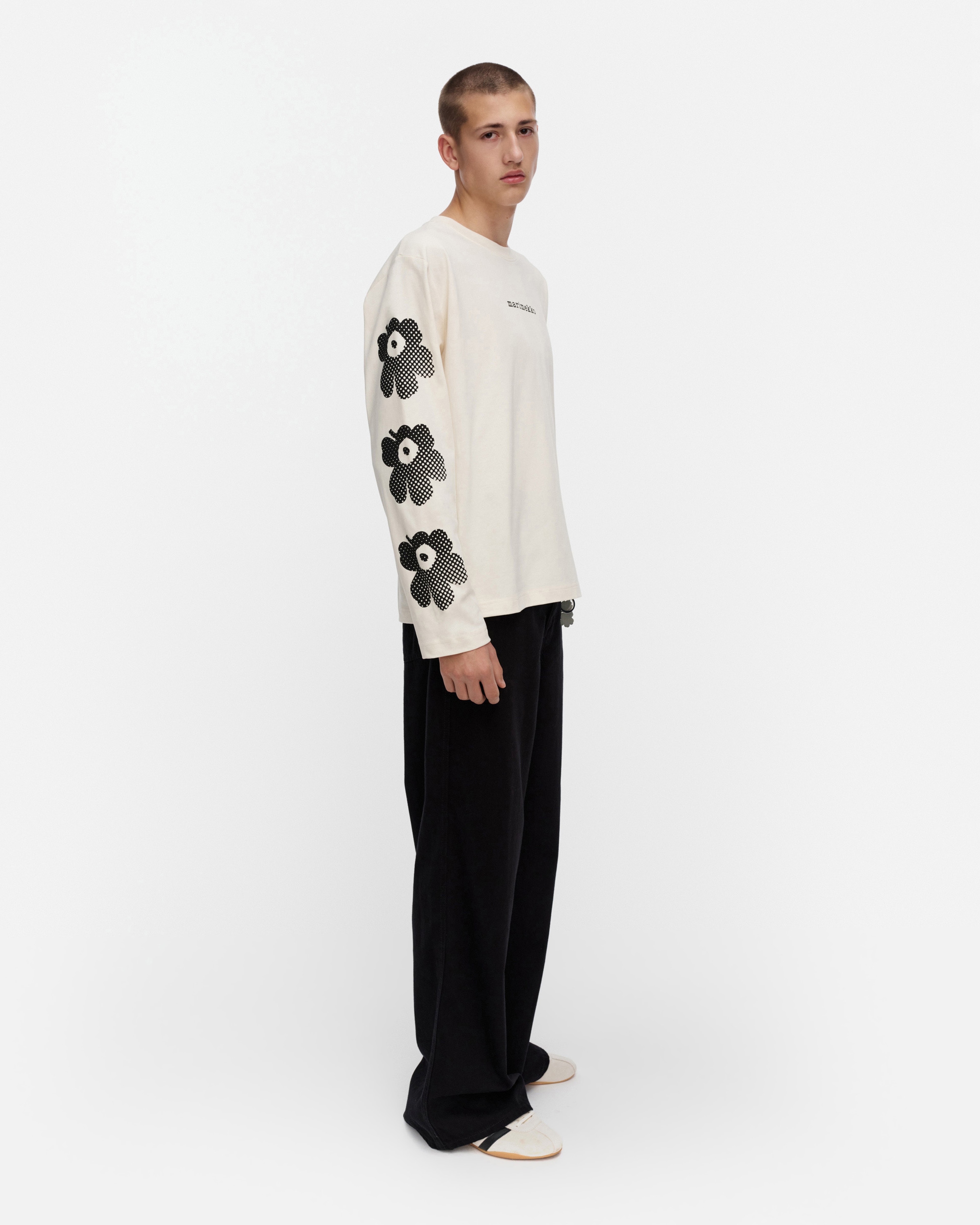 Sekvenssi Unikko Placement, Kioski jersey shirt, off white, black,