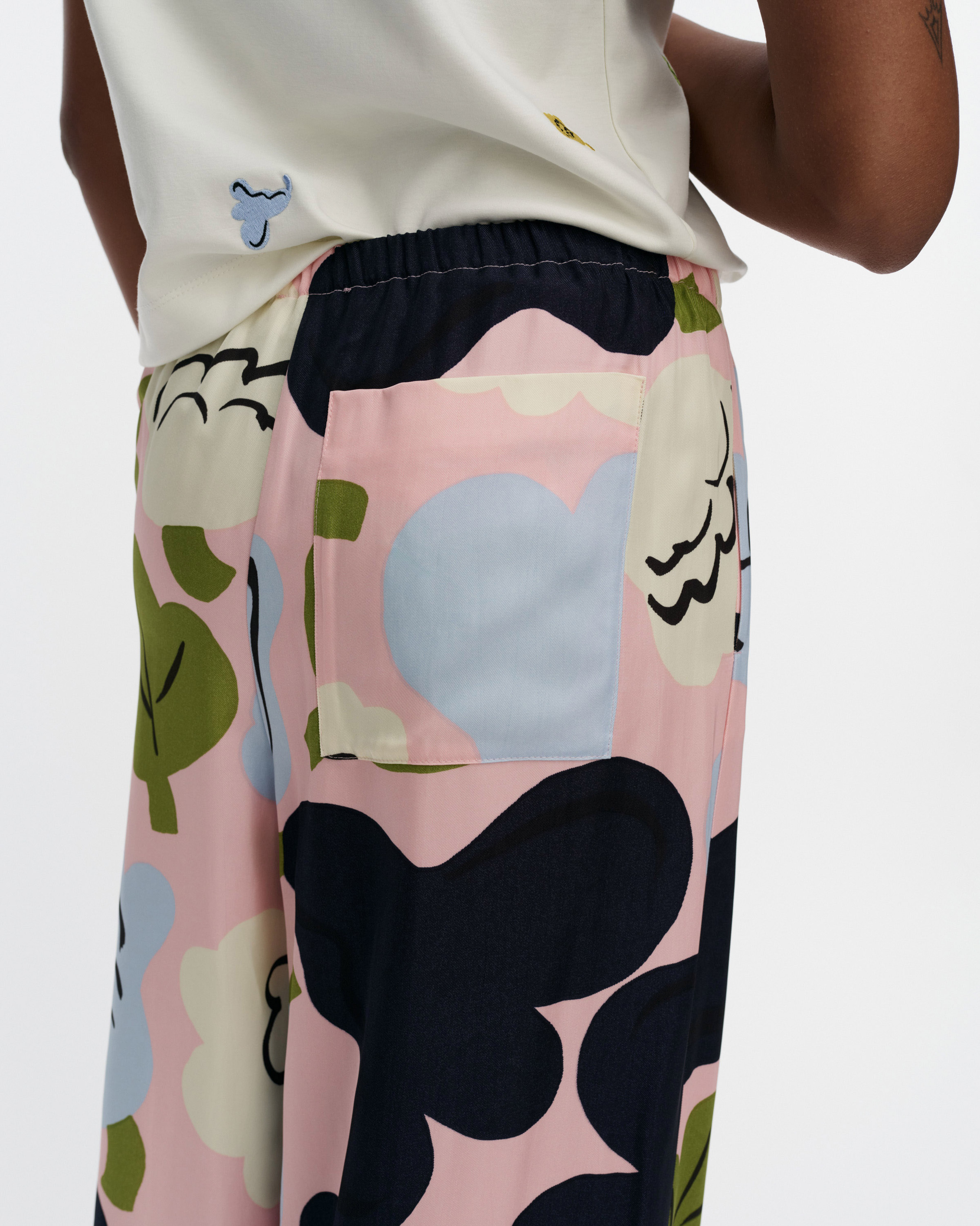 Vaihtelu Kukasta Kukkaan, Trousers, lt. pink, dk. blue, lt. blue,