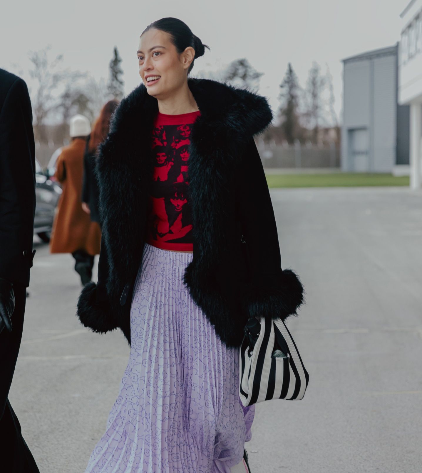 Mimmi Thalin wearing Marimekko Myy skirt and Knitted bag