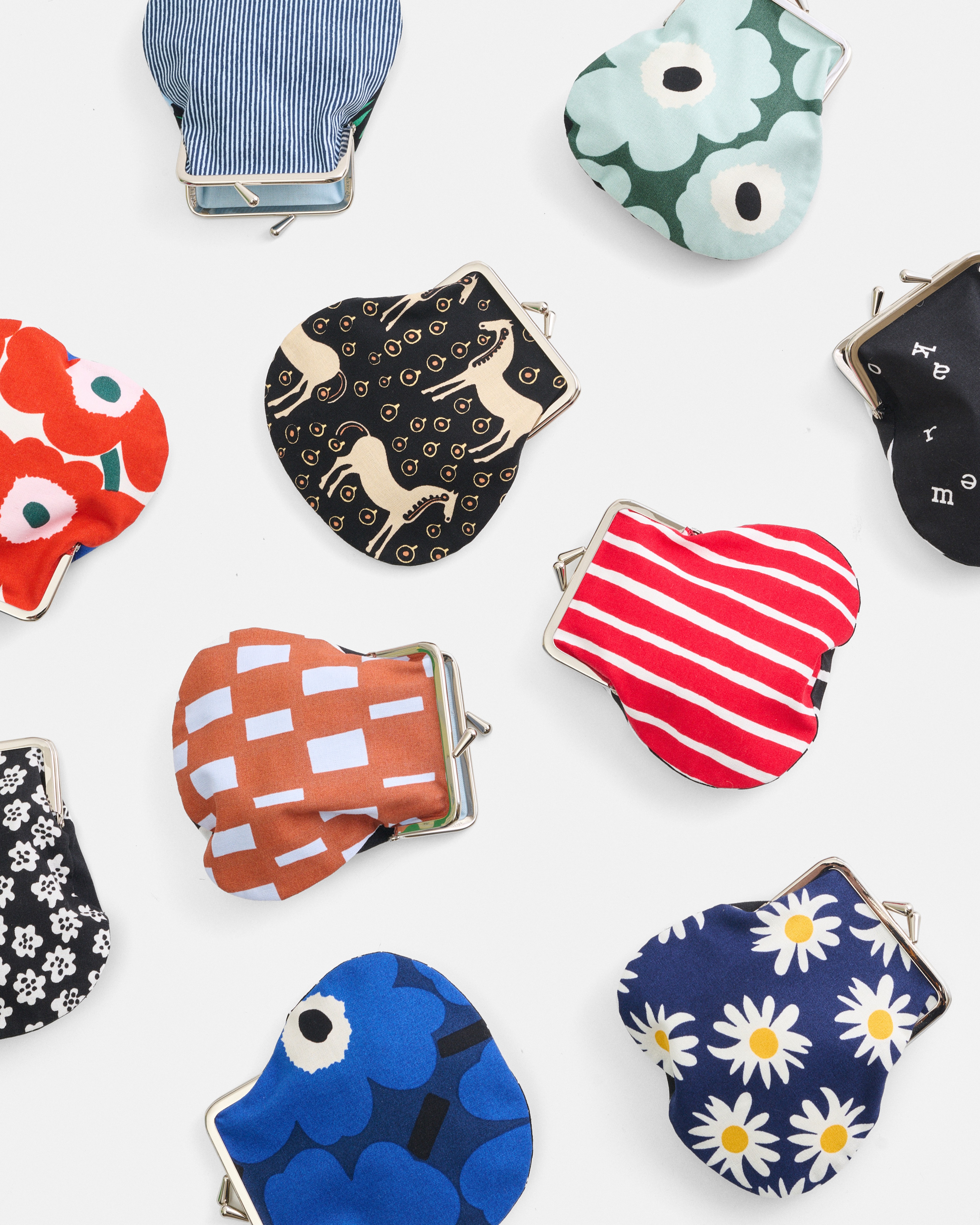 Random assortment Pieni Kukkaro purse, Varying colors & patterns, random assortment,