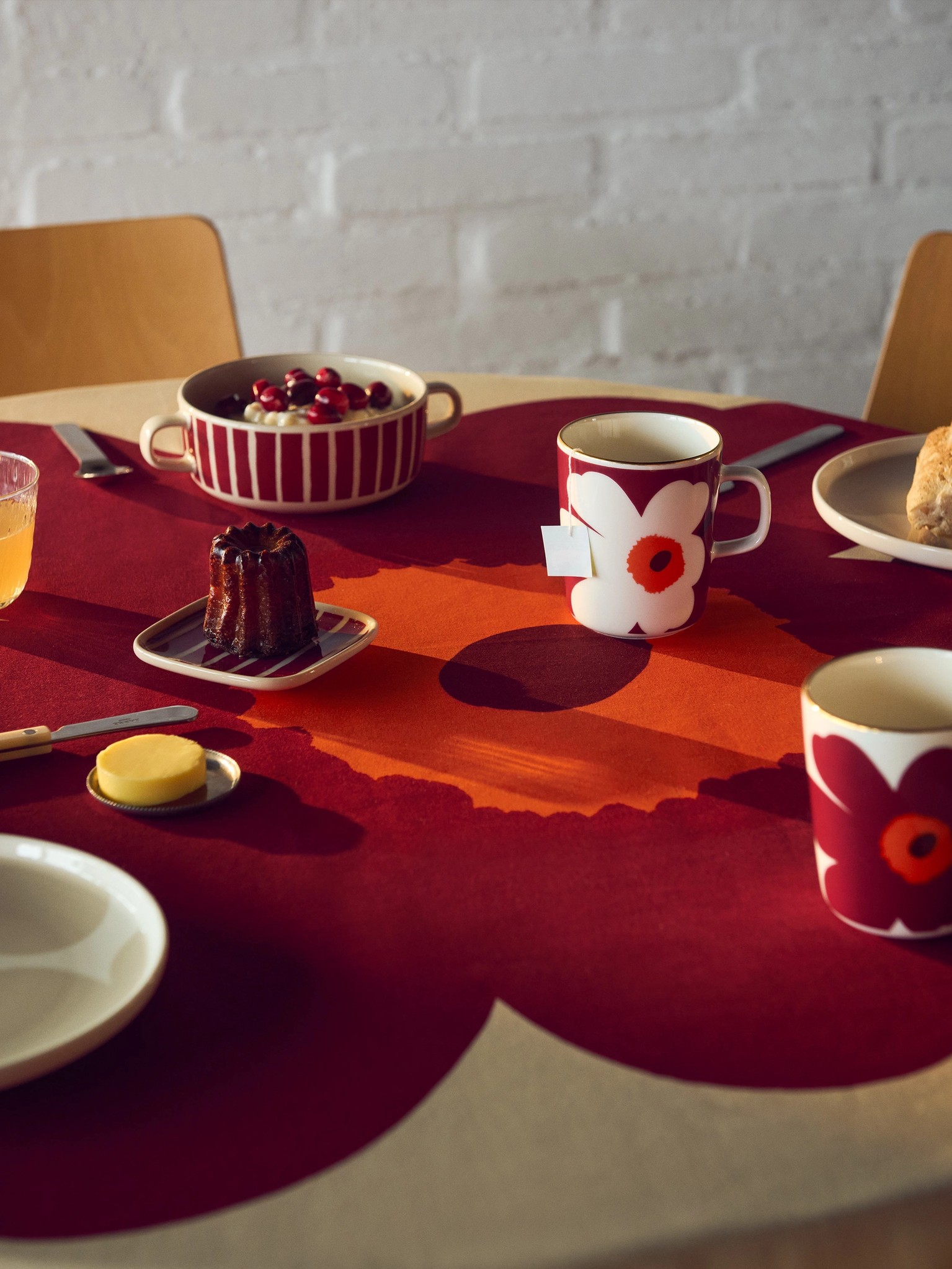 Tableware in Unikko and Piccolo pattern.