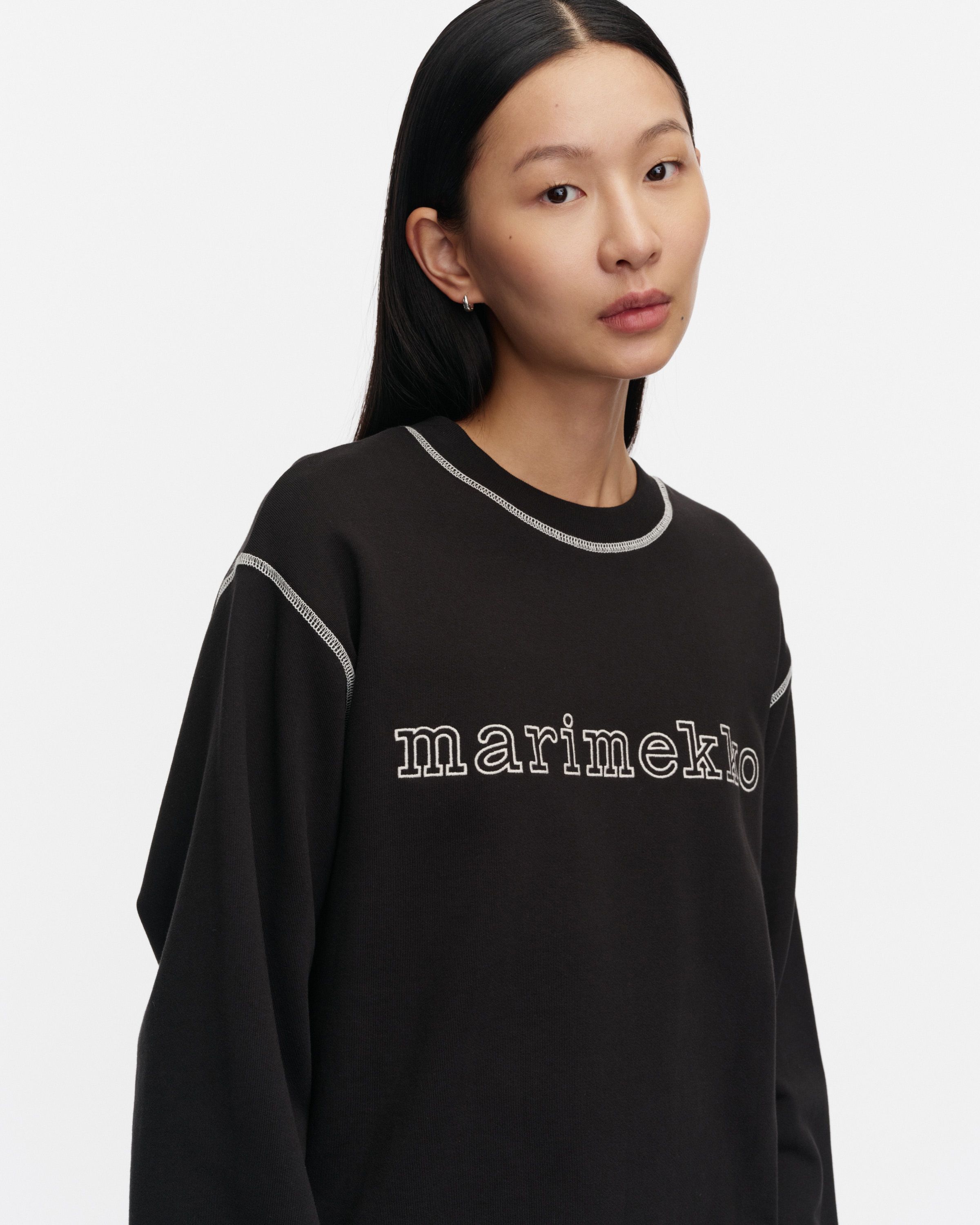 Lotjata Logo Placement Kioski sweatshirt black, off white | Marimekko