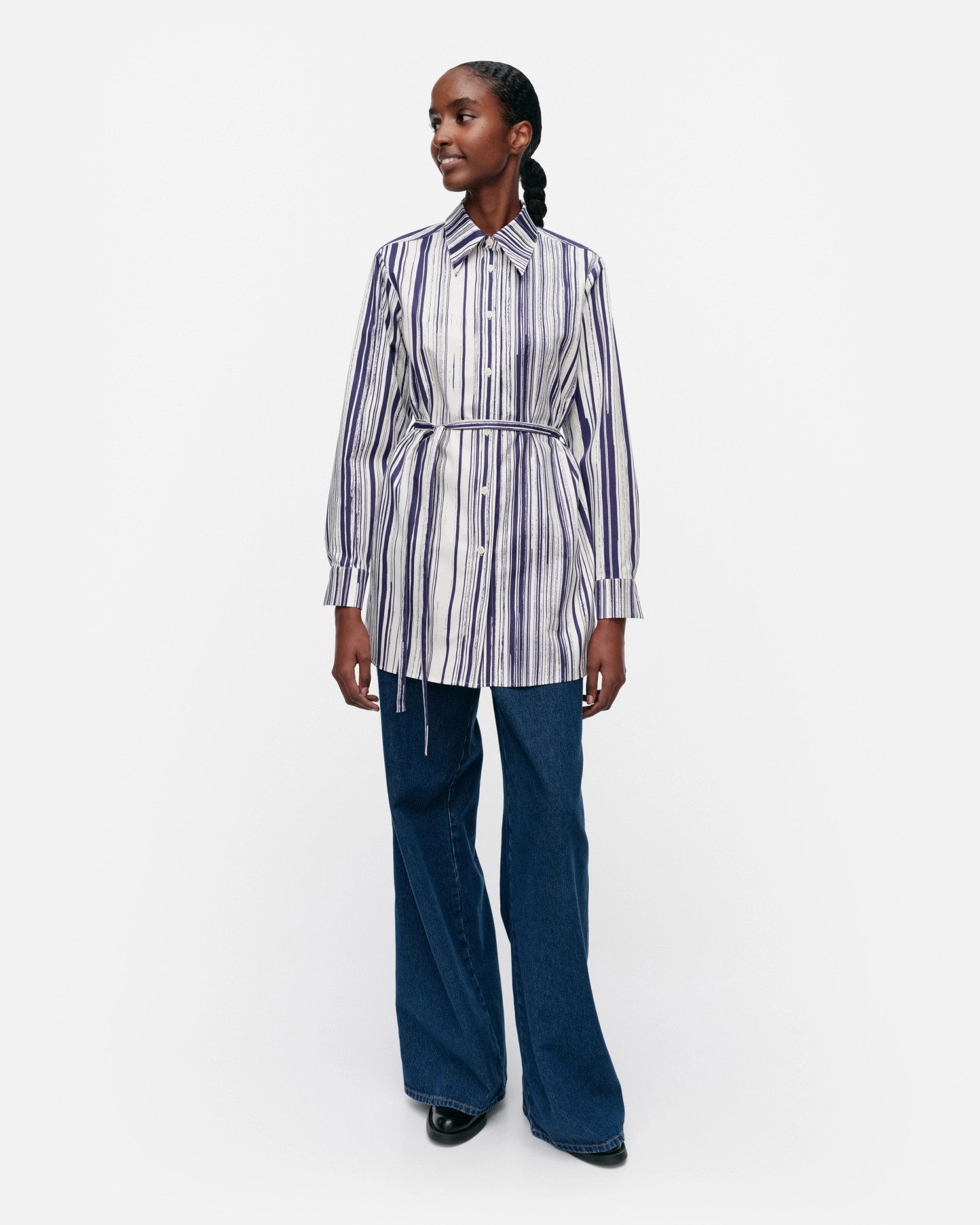 Konkaavi Siluetti, Cotton shirt, off-white, dark navy,