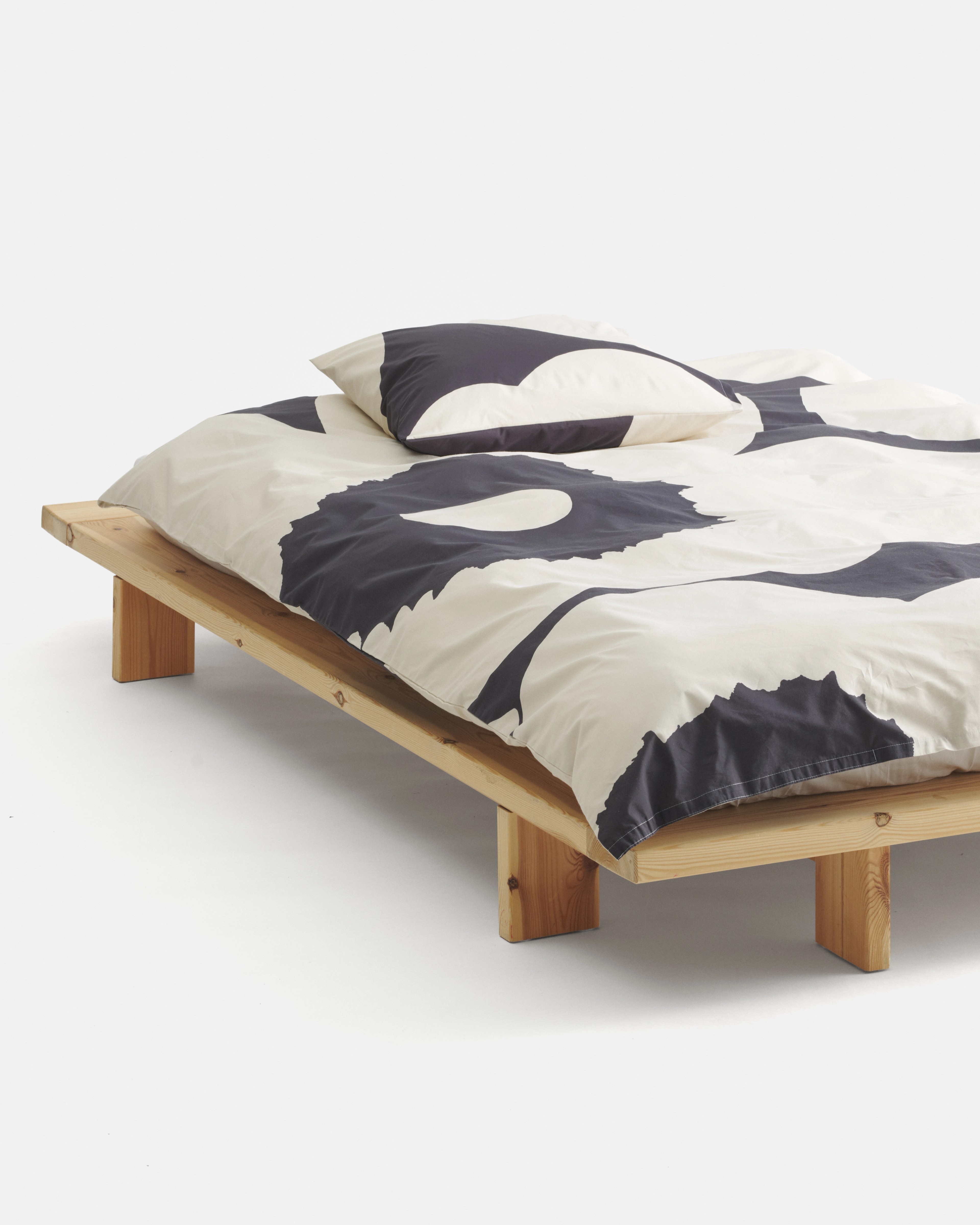 Iso Unikko F/Q Duvet cover and sham set