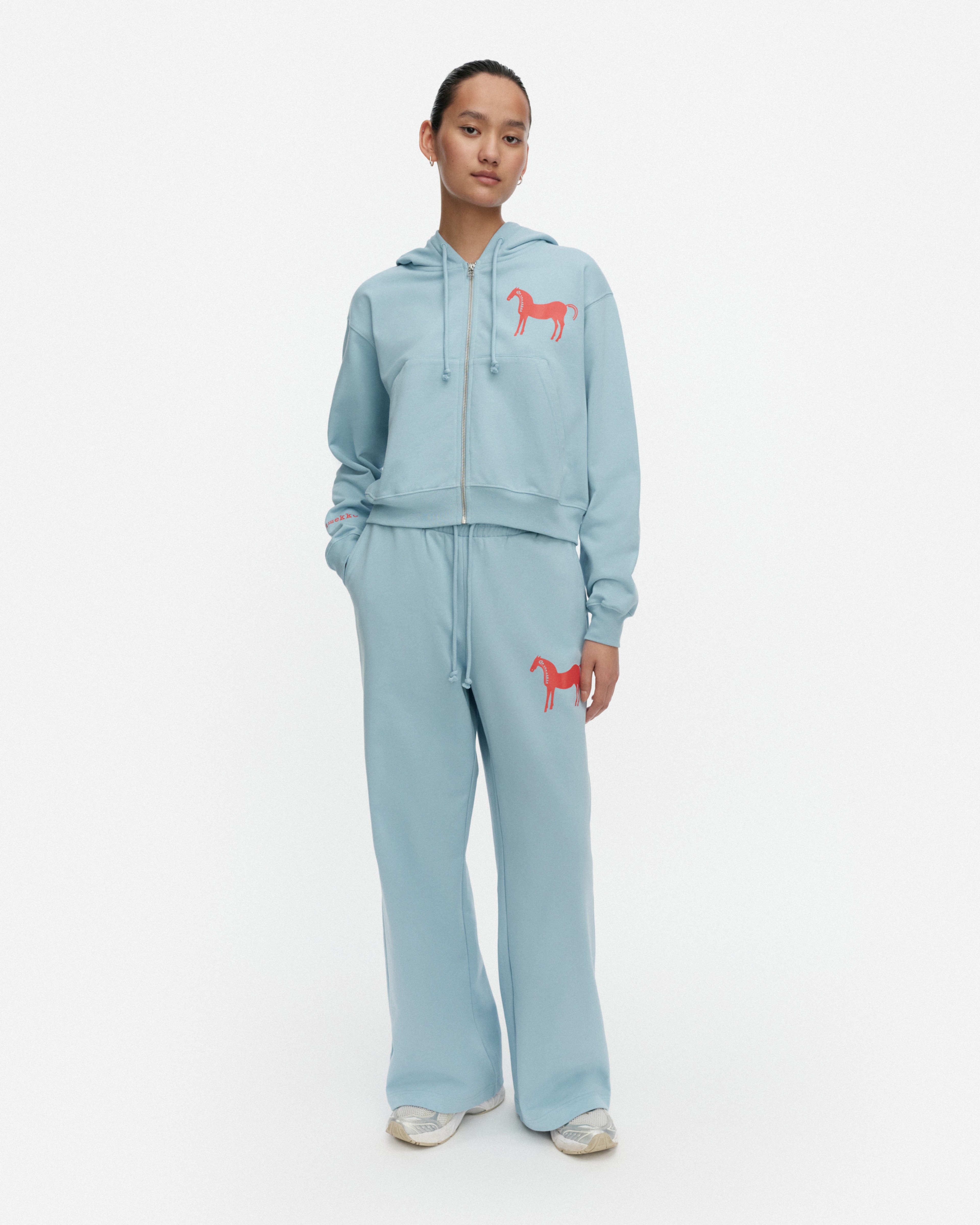 Joggi Musta Tamma Placement, Kioski hoodie, light blue, red,