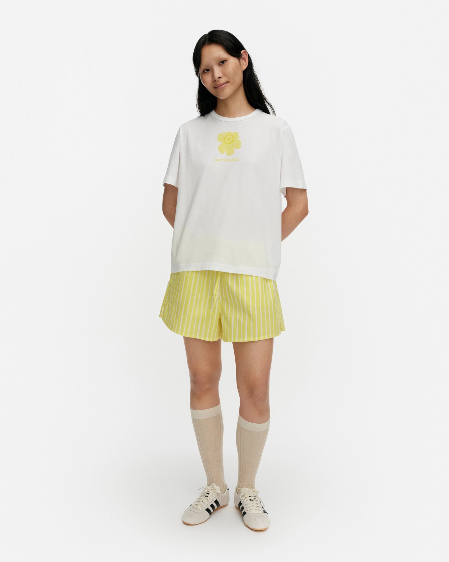 Erna Unikko Placement, Kioski t-shirt, white, yellow,