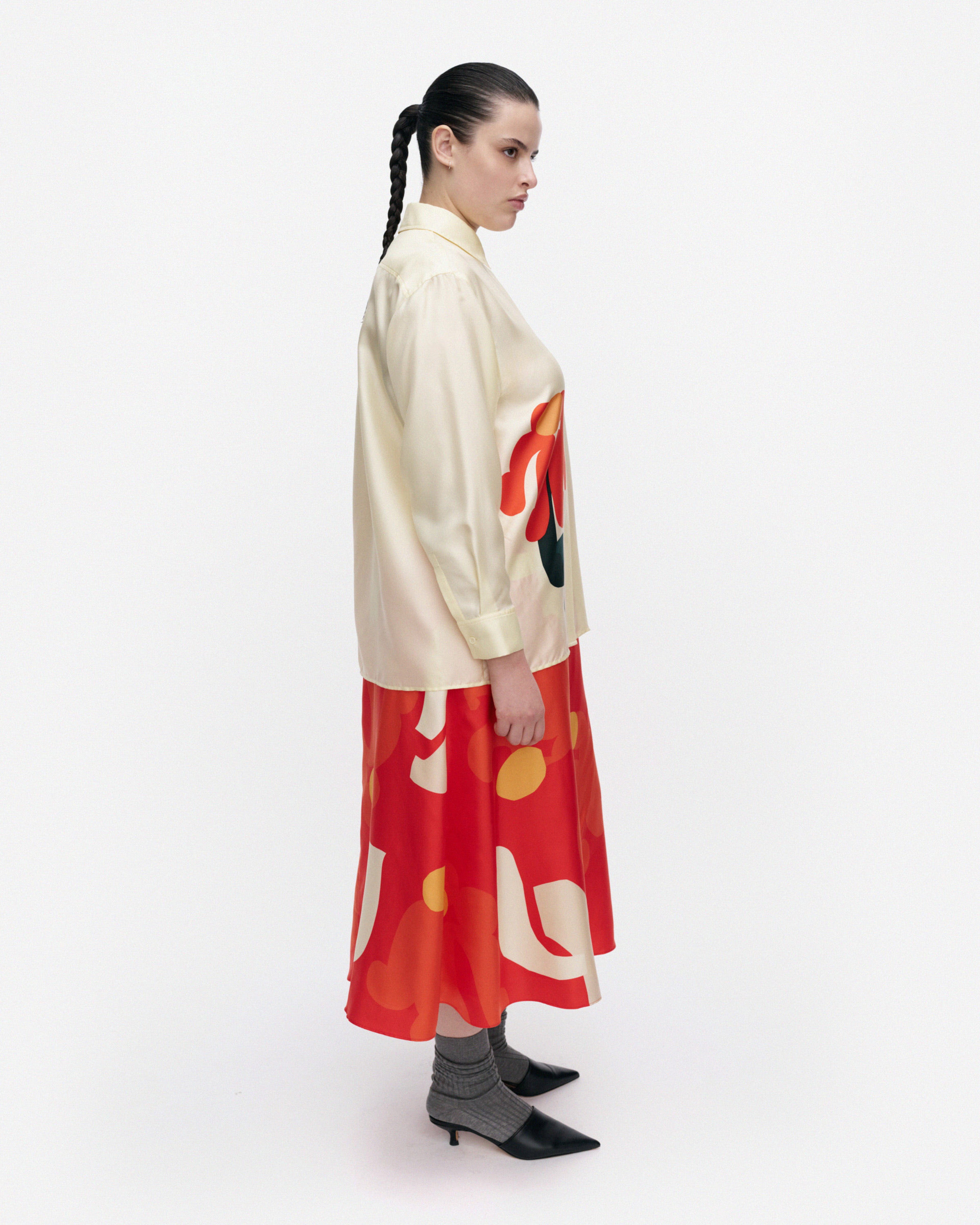 Koostumus Kukkahattu, Silk skirt, red, light yellow, beige,