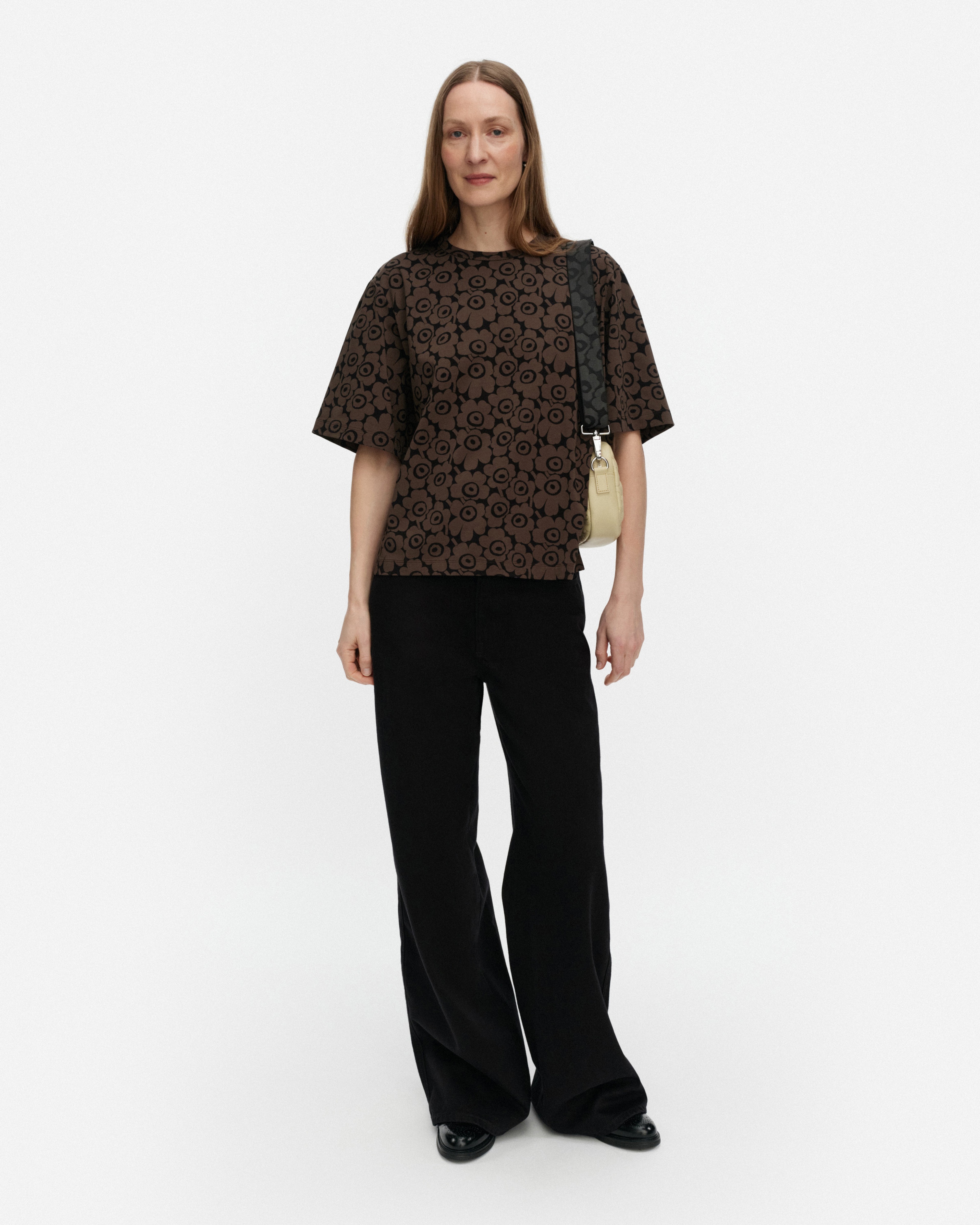 Juulia Unikko, T-shirt, brown, black,