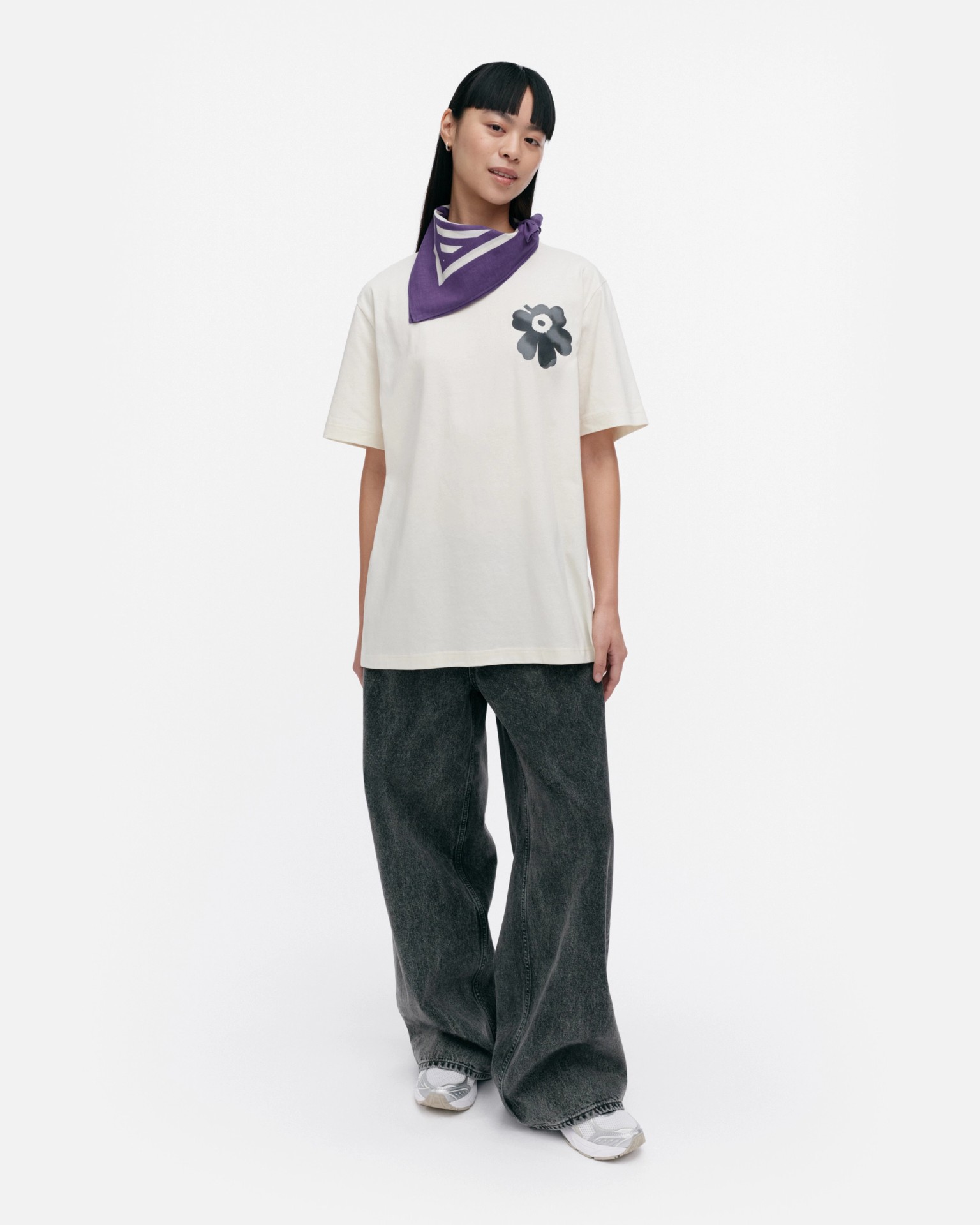 Vihne Unikko Placement, Kioski t-shirt, off white, black, grey,