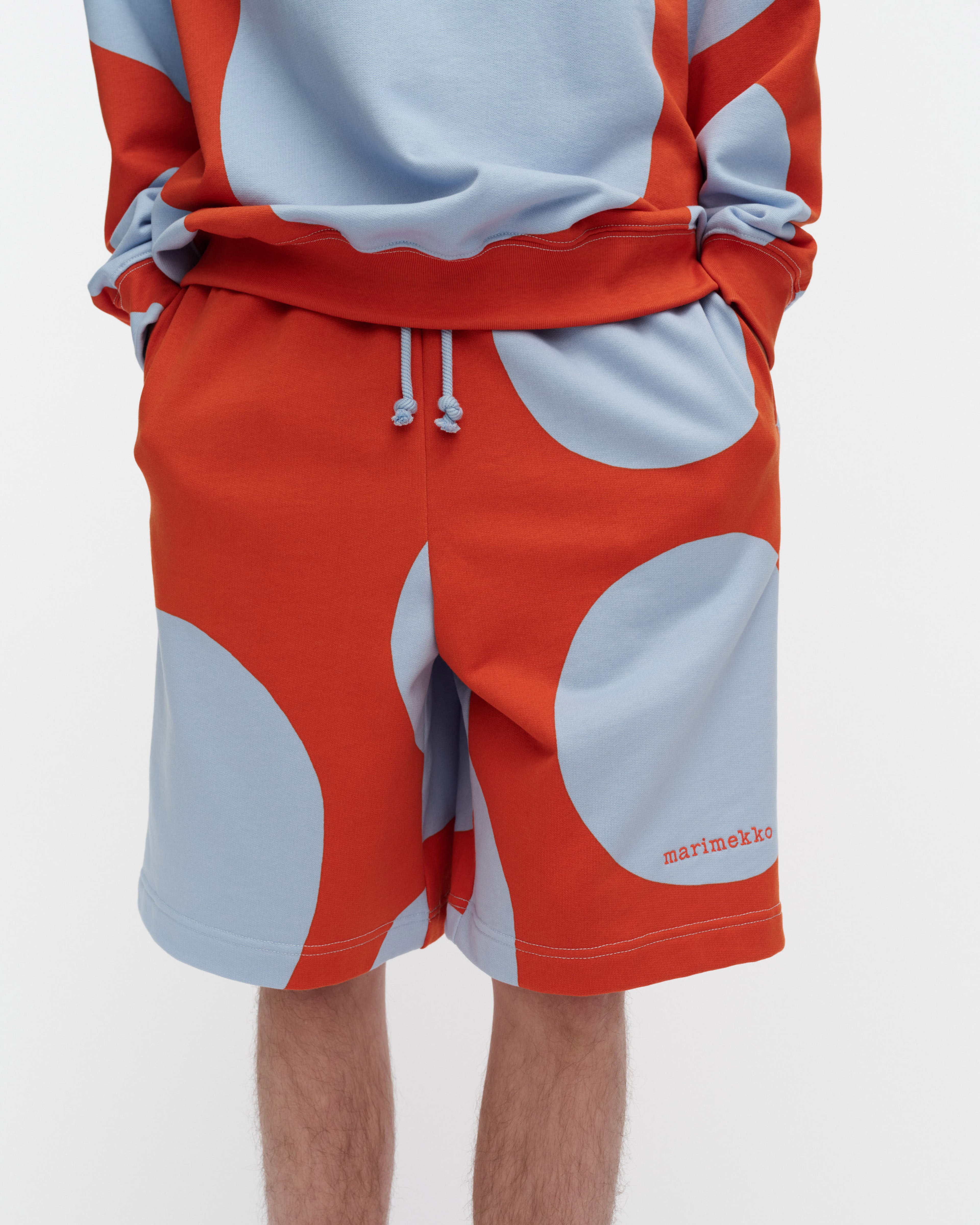 Sarana Klaava, Kioski shorts, red, light blue,