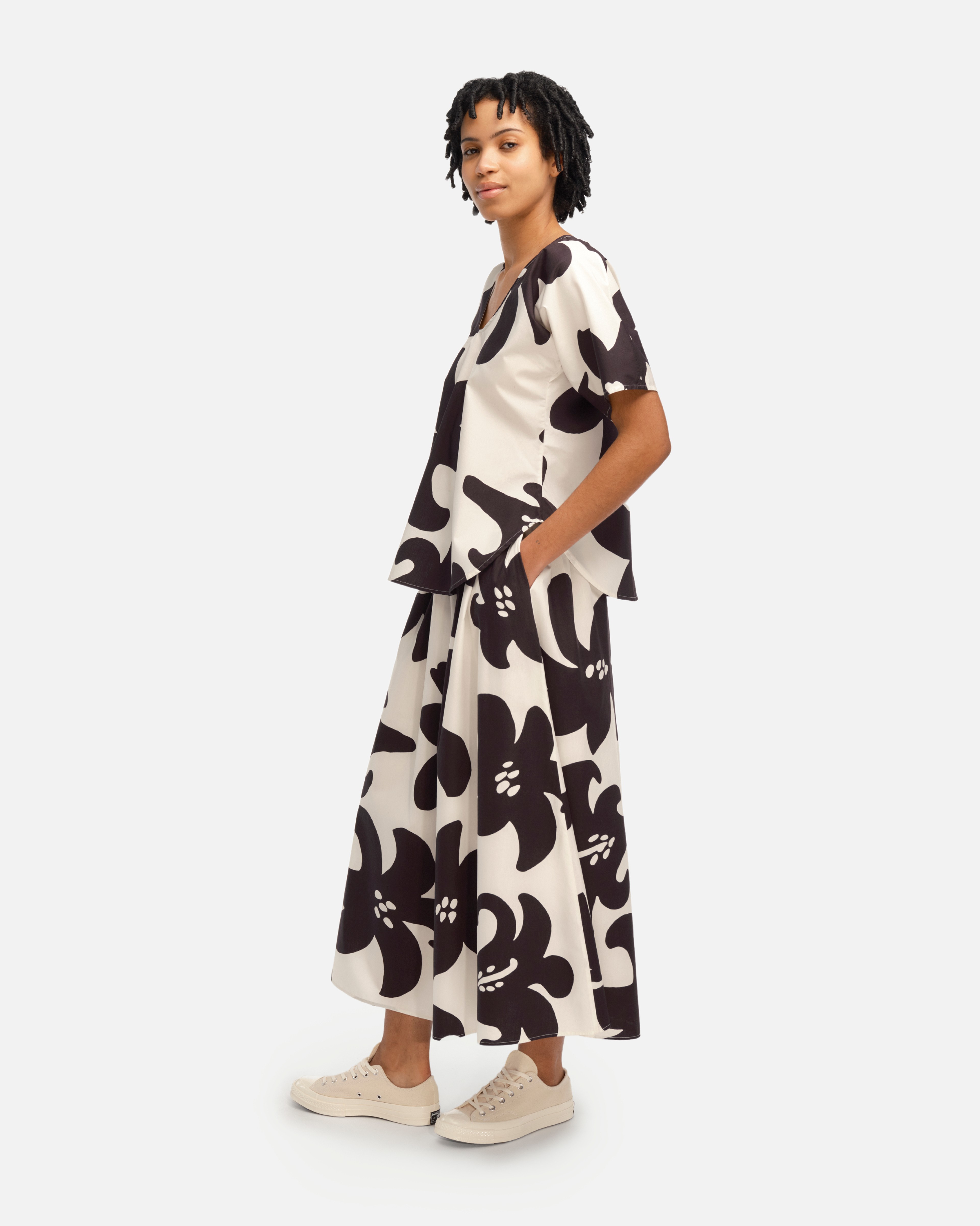 Freja Villinarsissi, Shirt, white, black,