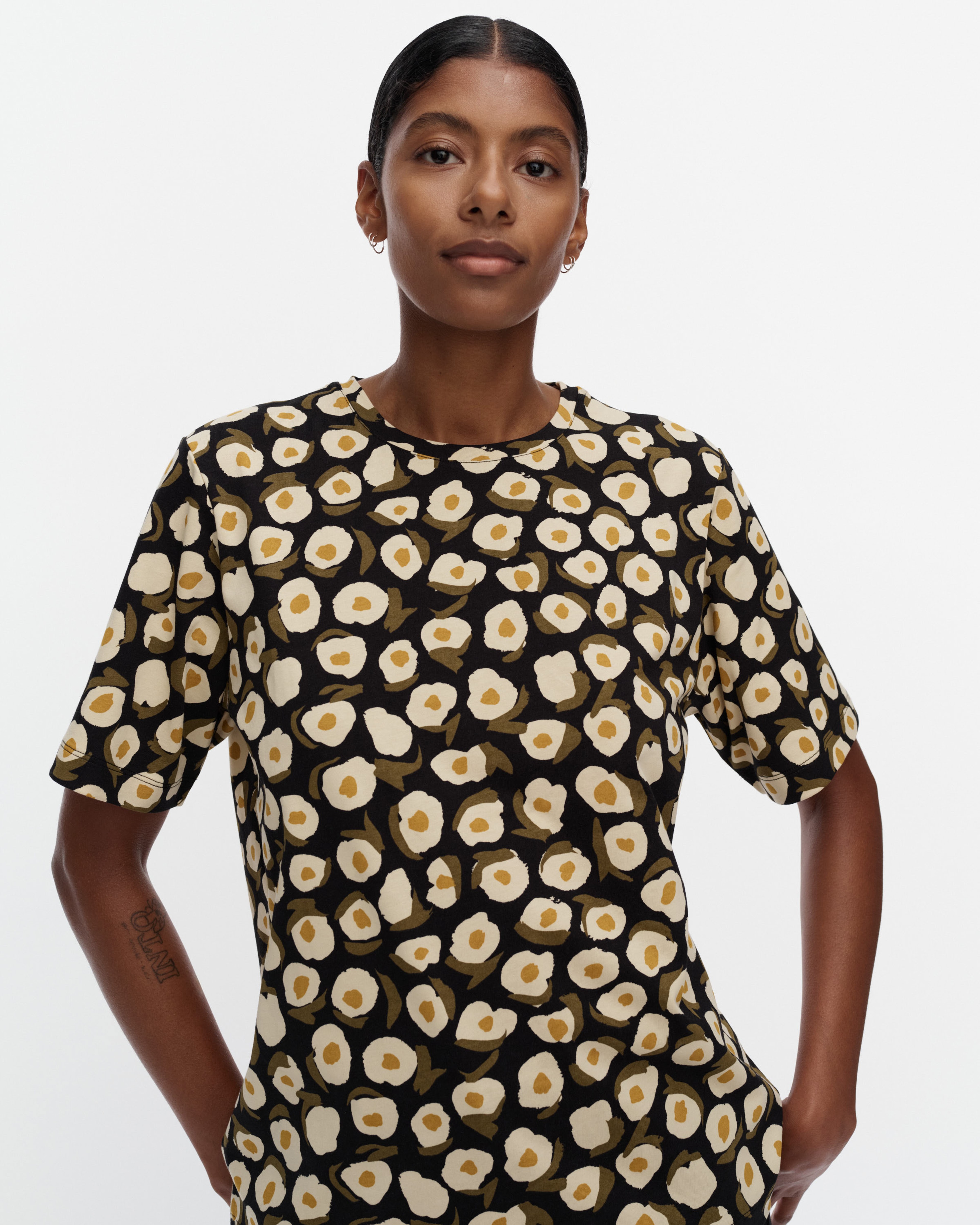 Tunnit Pikku Vikuri, T-shirt, beige, black, olive green,