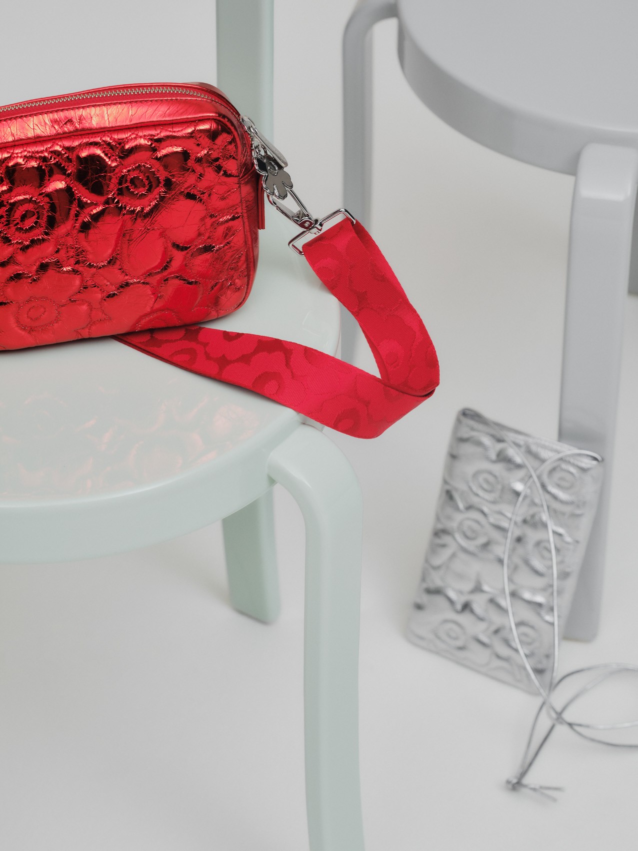 Shiny Gratha bag in red and pocket bag in silver.