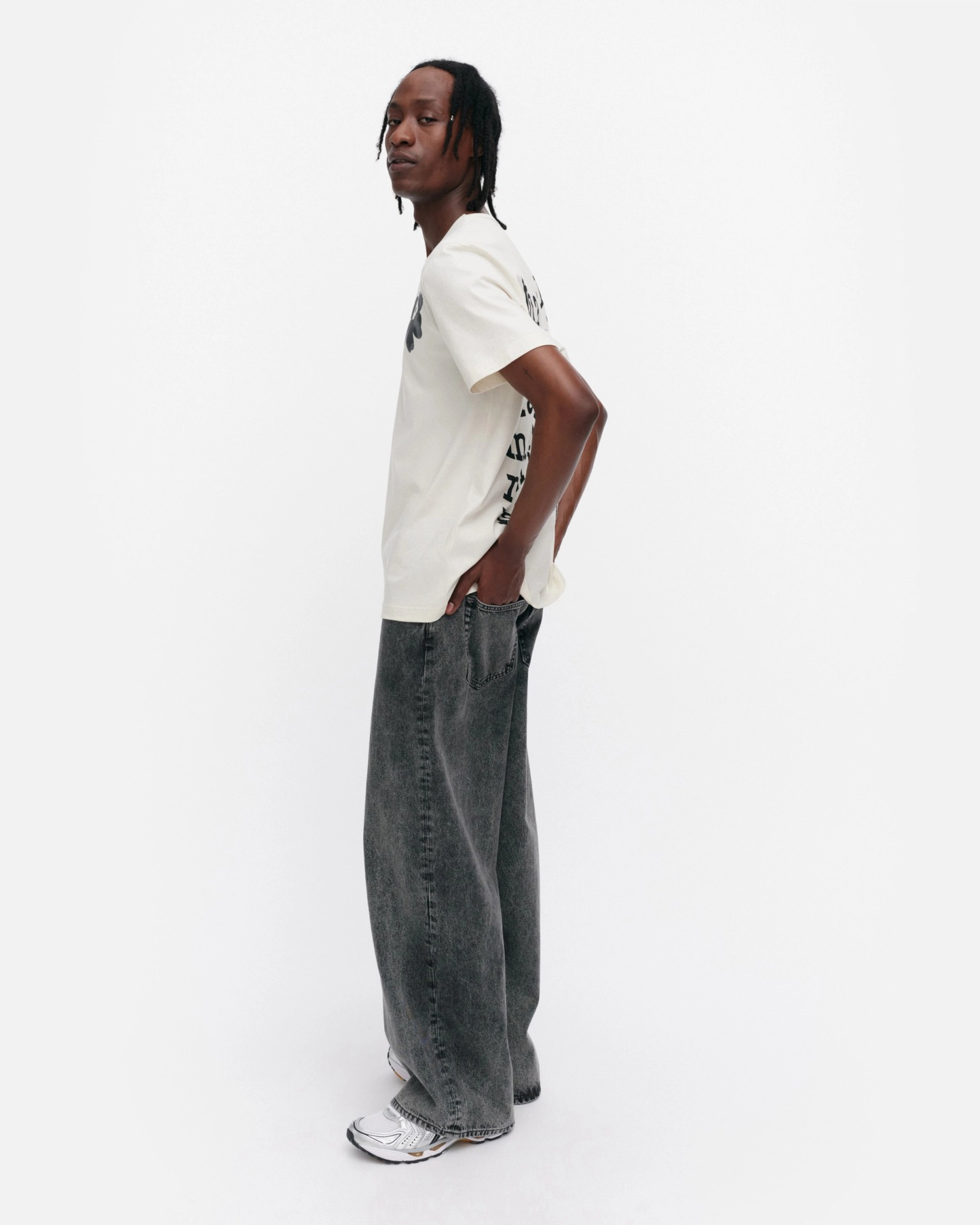 Vihne Unikko Placement, Kioski t-shirt, off white, black, grey,
