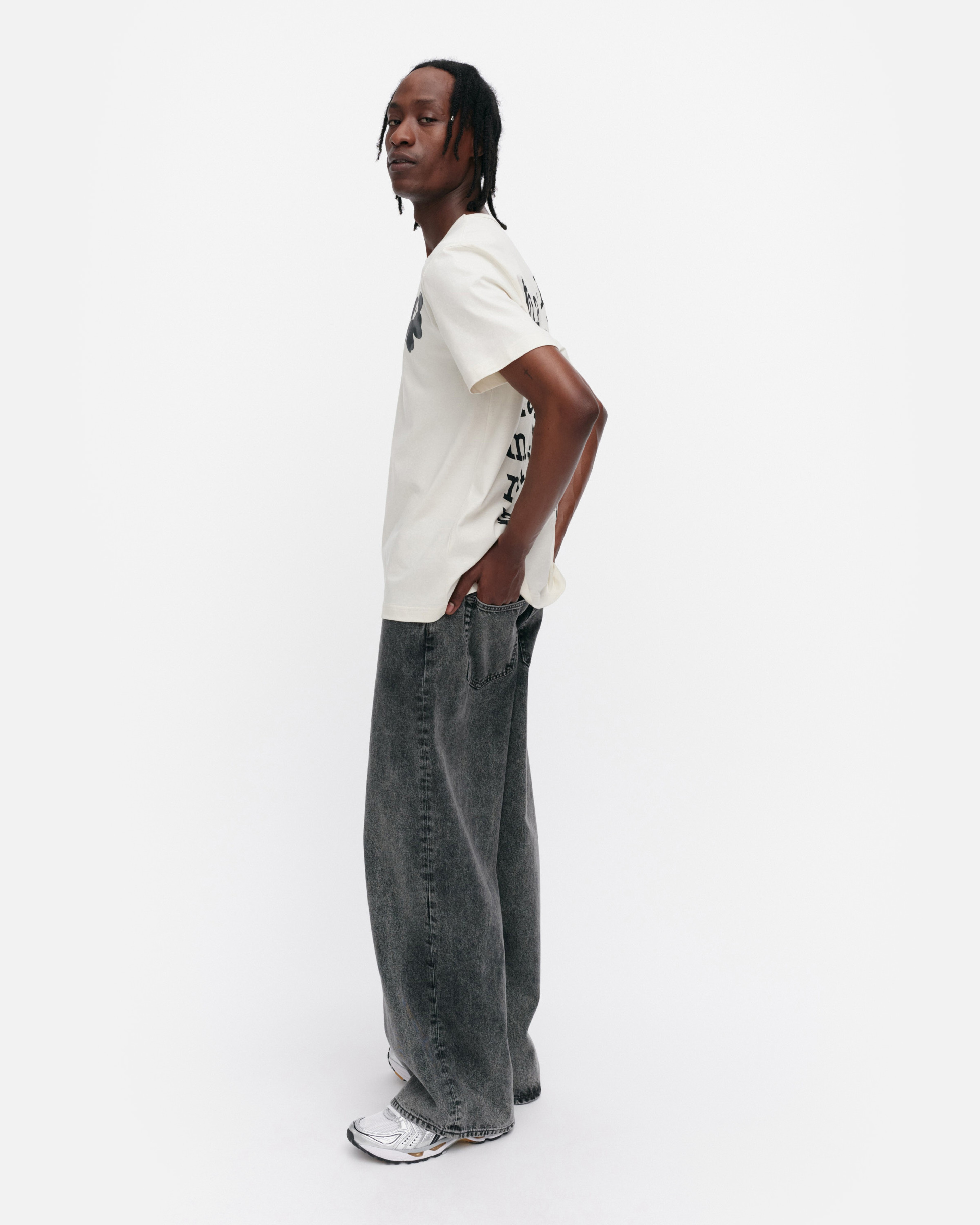 Vihne Unikko Placement, Kioski t-shirt, off white, black, grey,