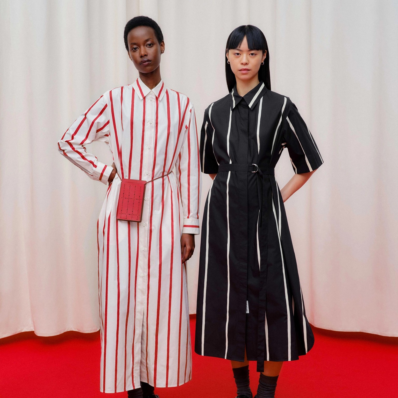 Models wearing Paperi and Muovata dresses in Puhveli print.