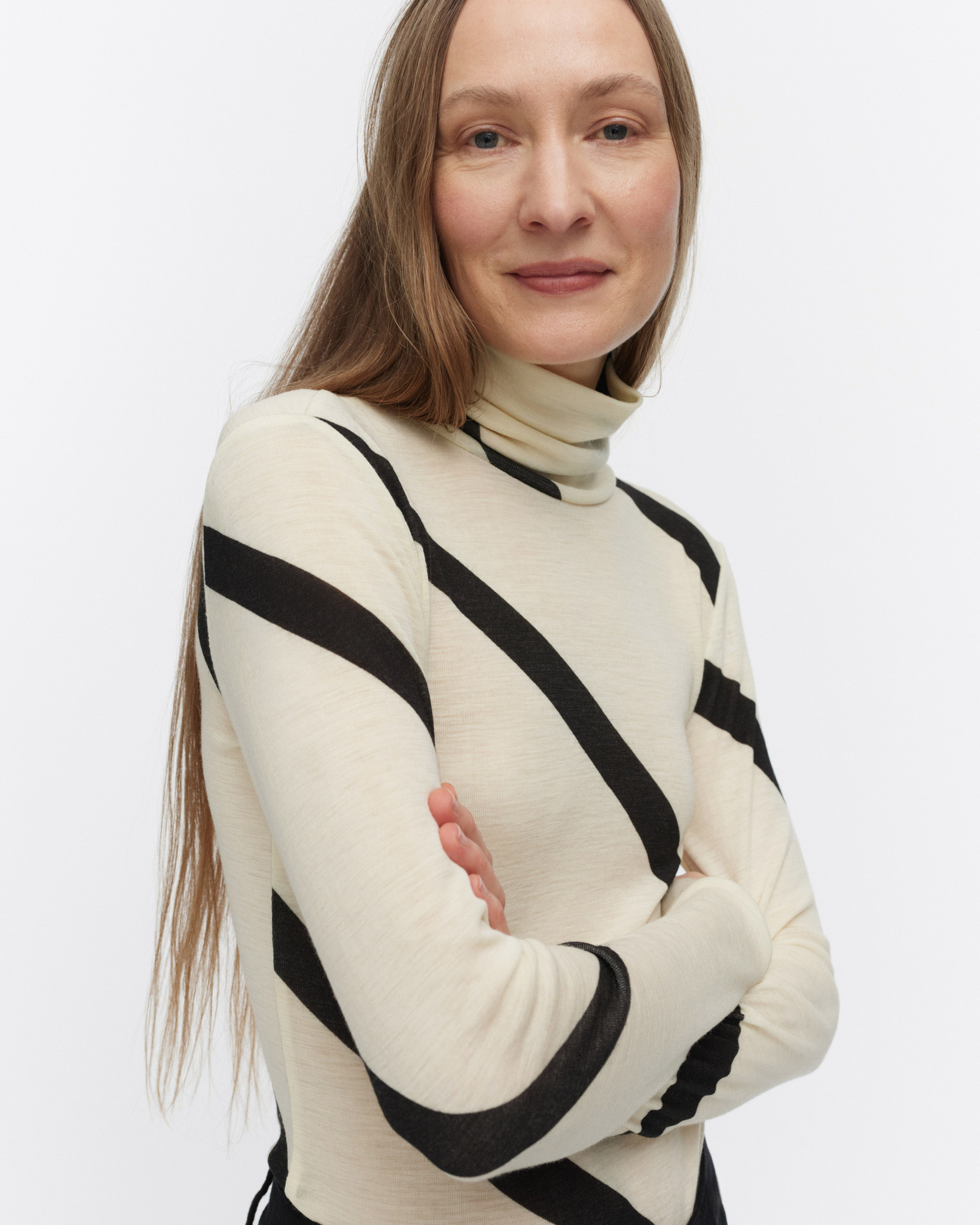 Vilina Basso, Wool turtleneck shirt, off white, black,