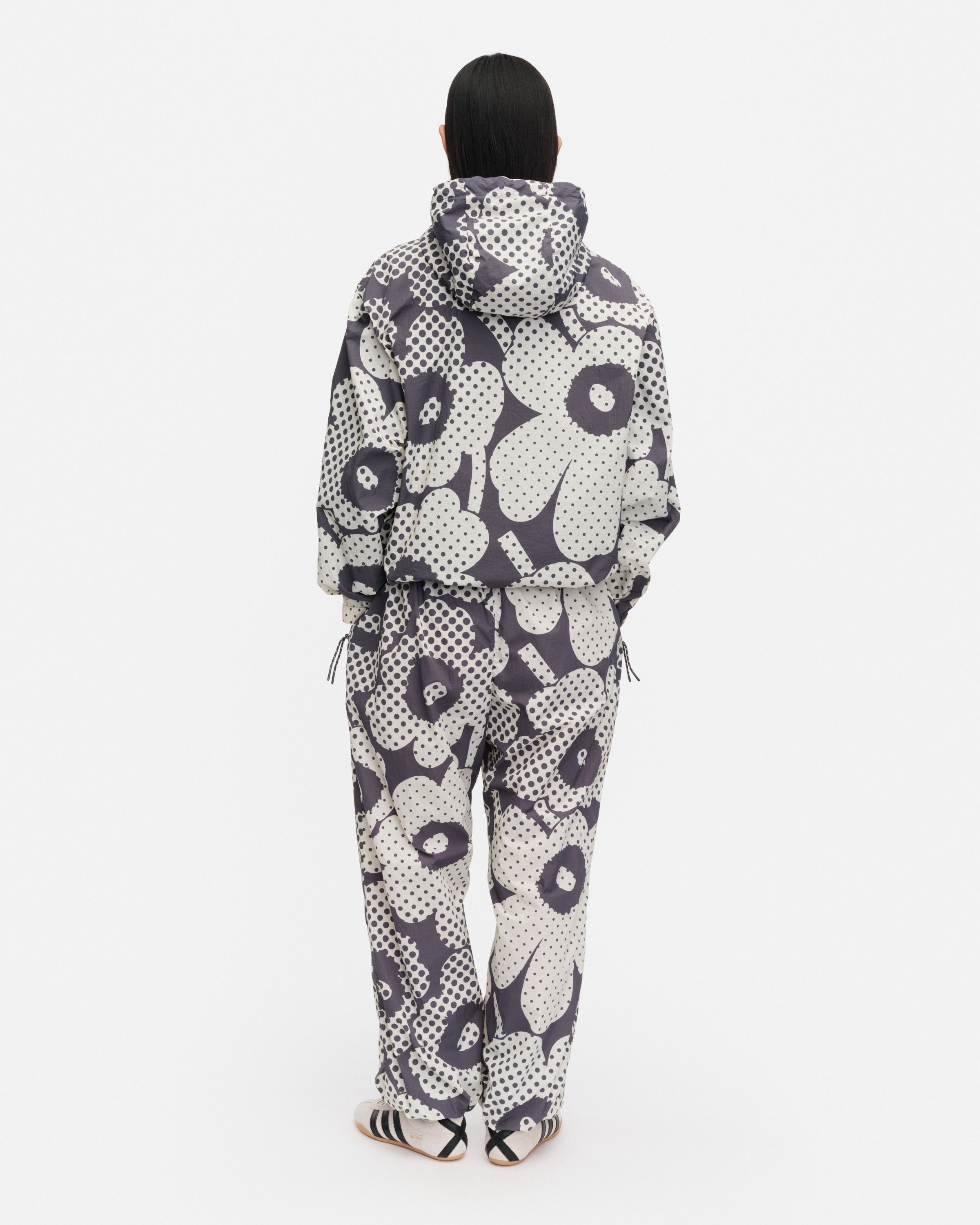 ✖️marimekko★*コラボウニッコテニスウェアボレロXOT*°♡ Olos Unikko Kioski activewear trousers dark grey, off white